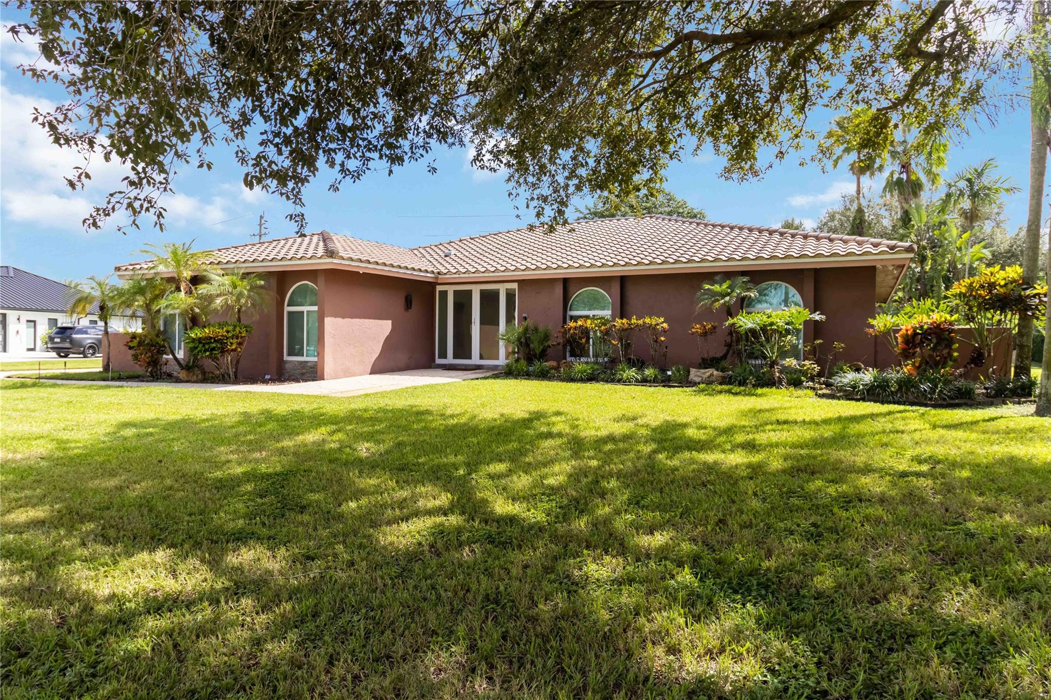 DAVIE WHISPERING PINES - Residential