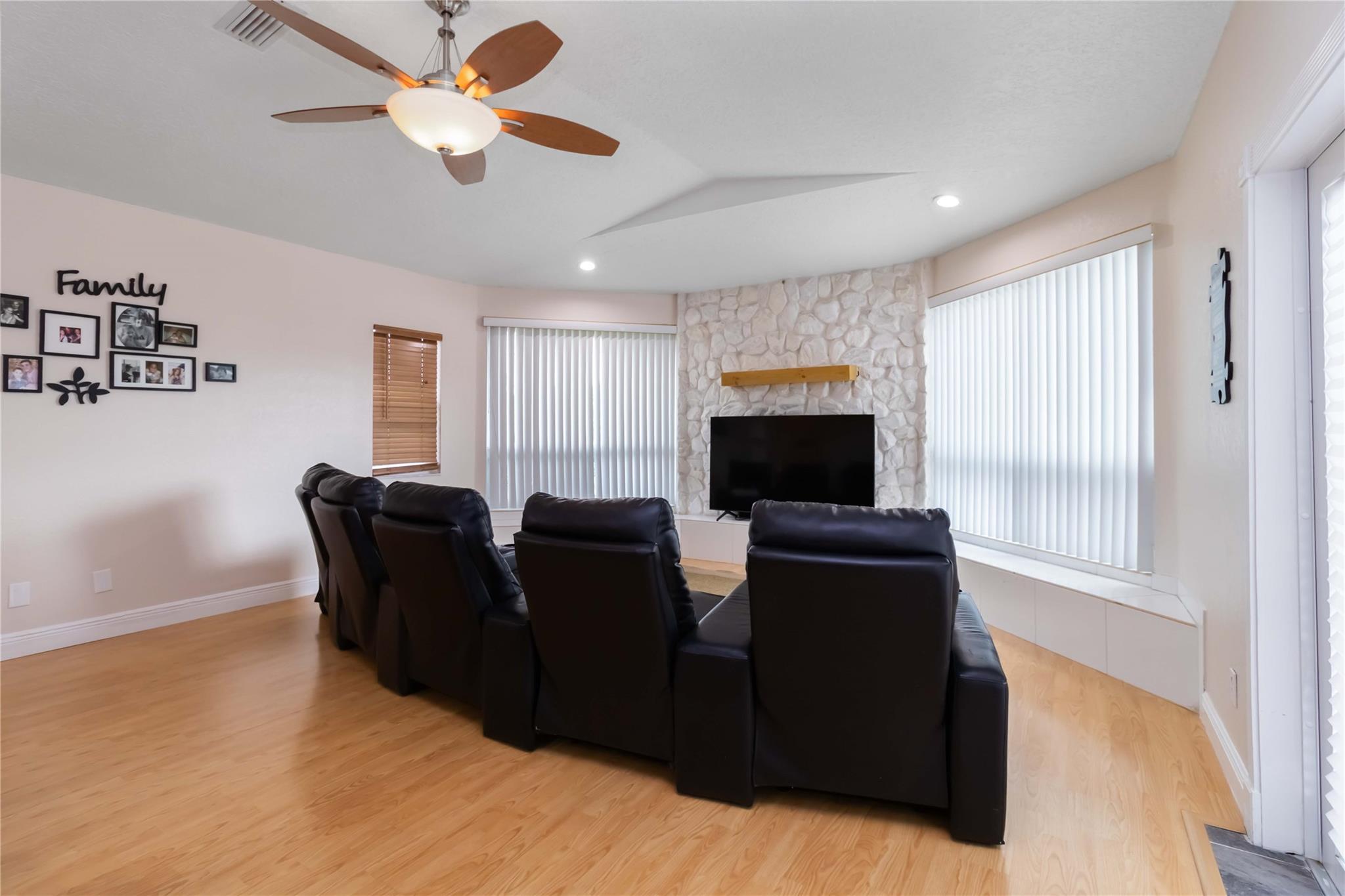 DAVIE WHISPERING PINES - Residential
