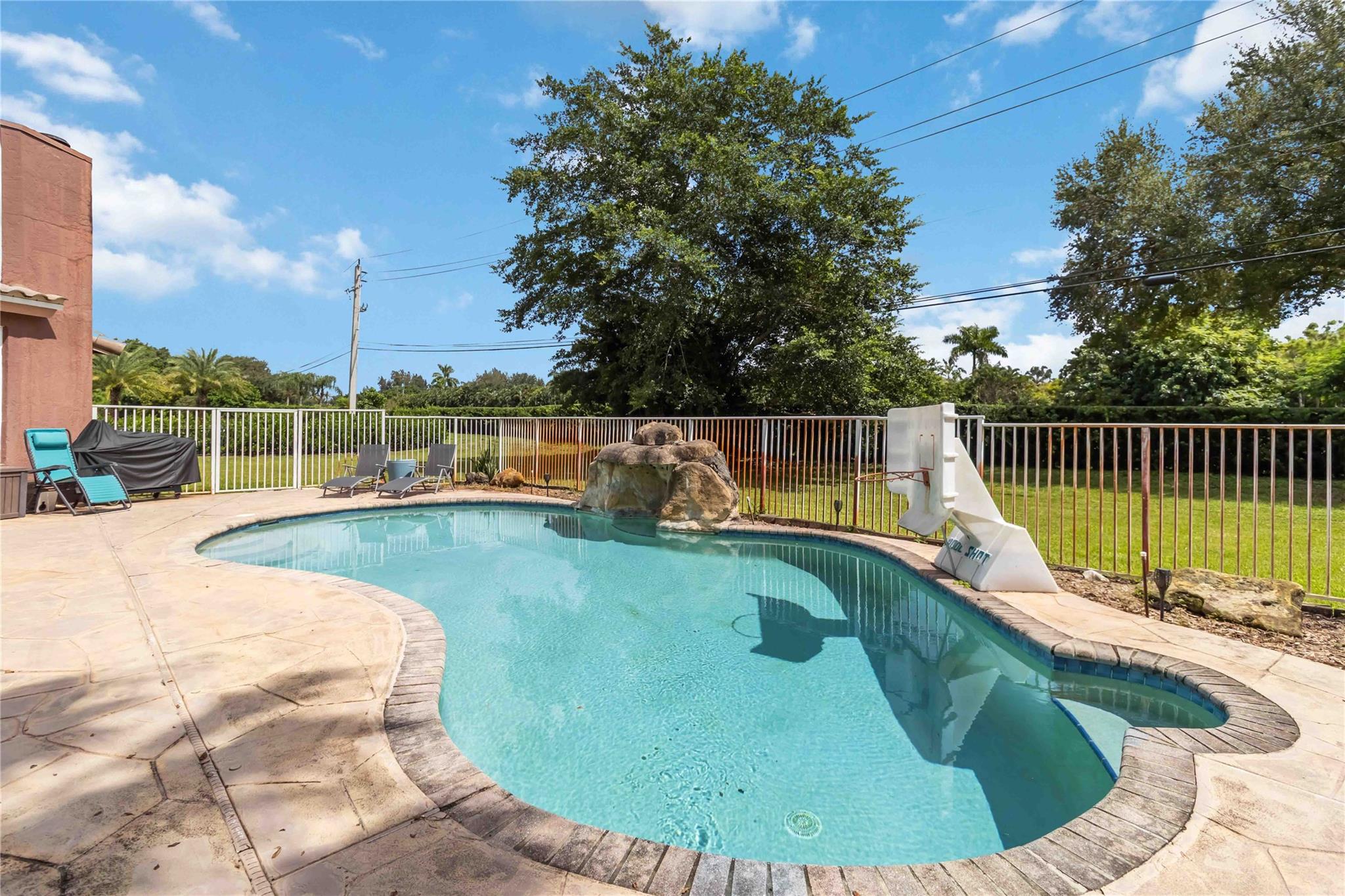 DAVIE WHISPERING PINES - Residential