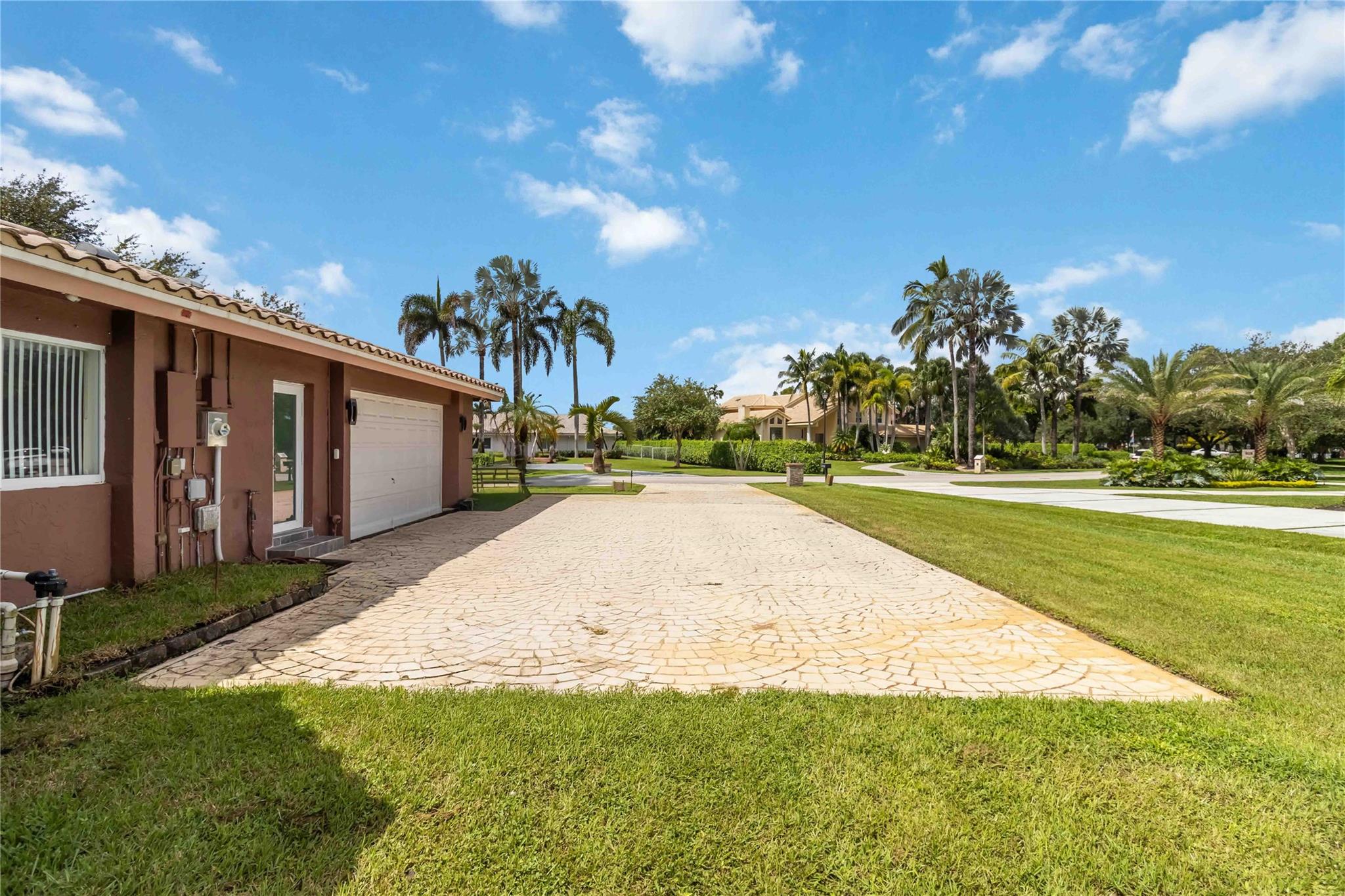 DAVIE WHISPERING PINES - Residential