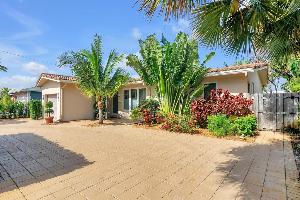 Photo of 5811 NE 22nd Way, Fort Lauderdale, FL 33308 (MLS # R11116547)