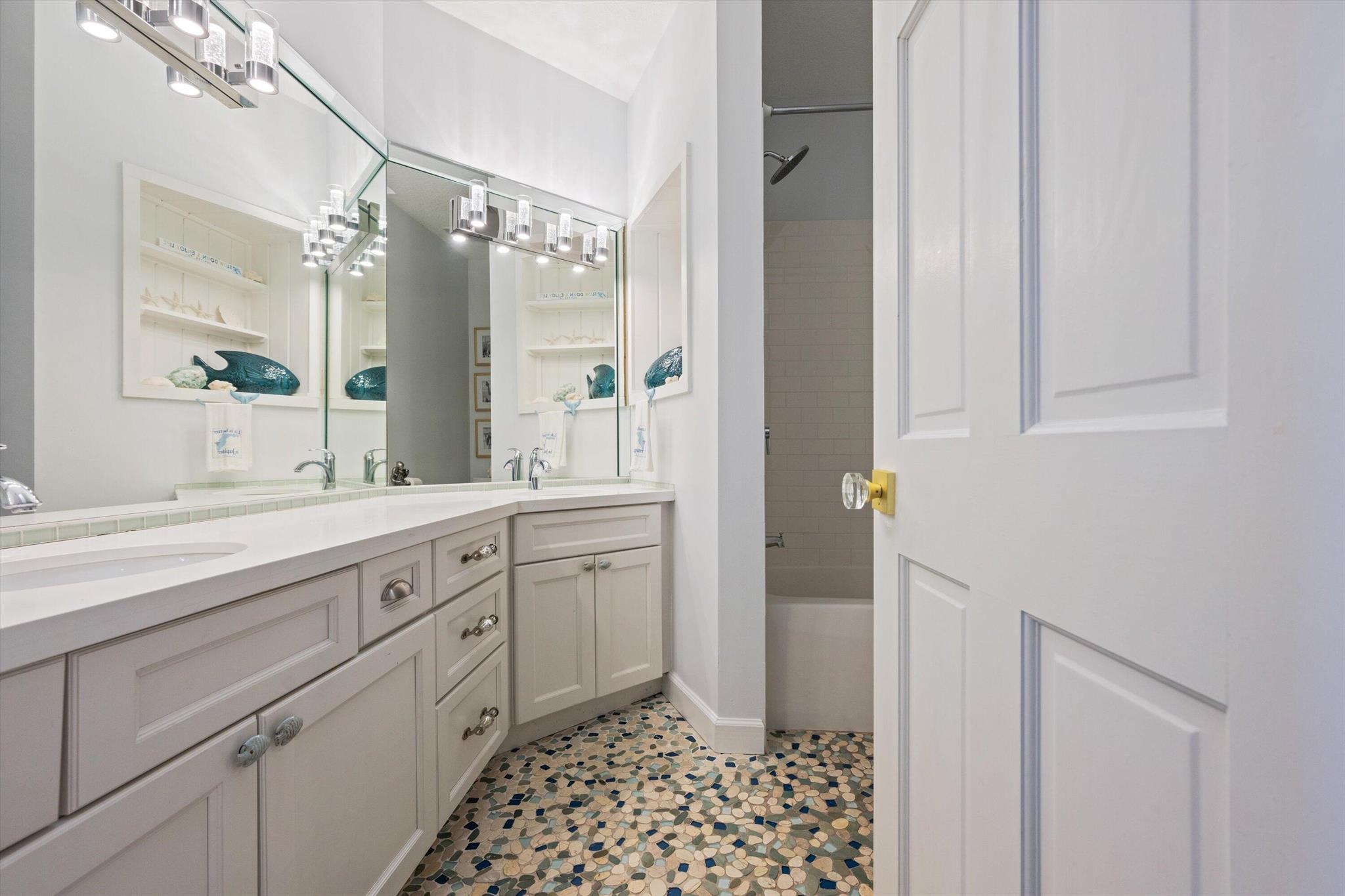 HERITAGE OAKS - Residential