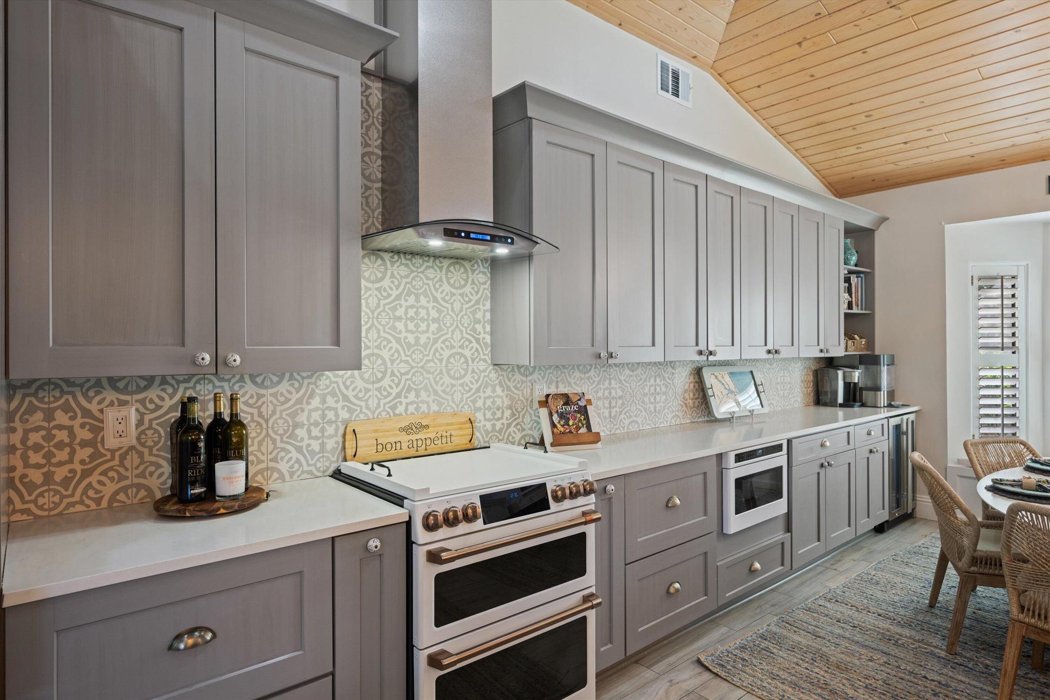 HERITAGE OAKS - Residential