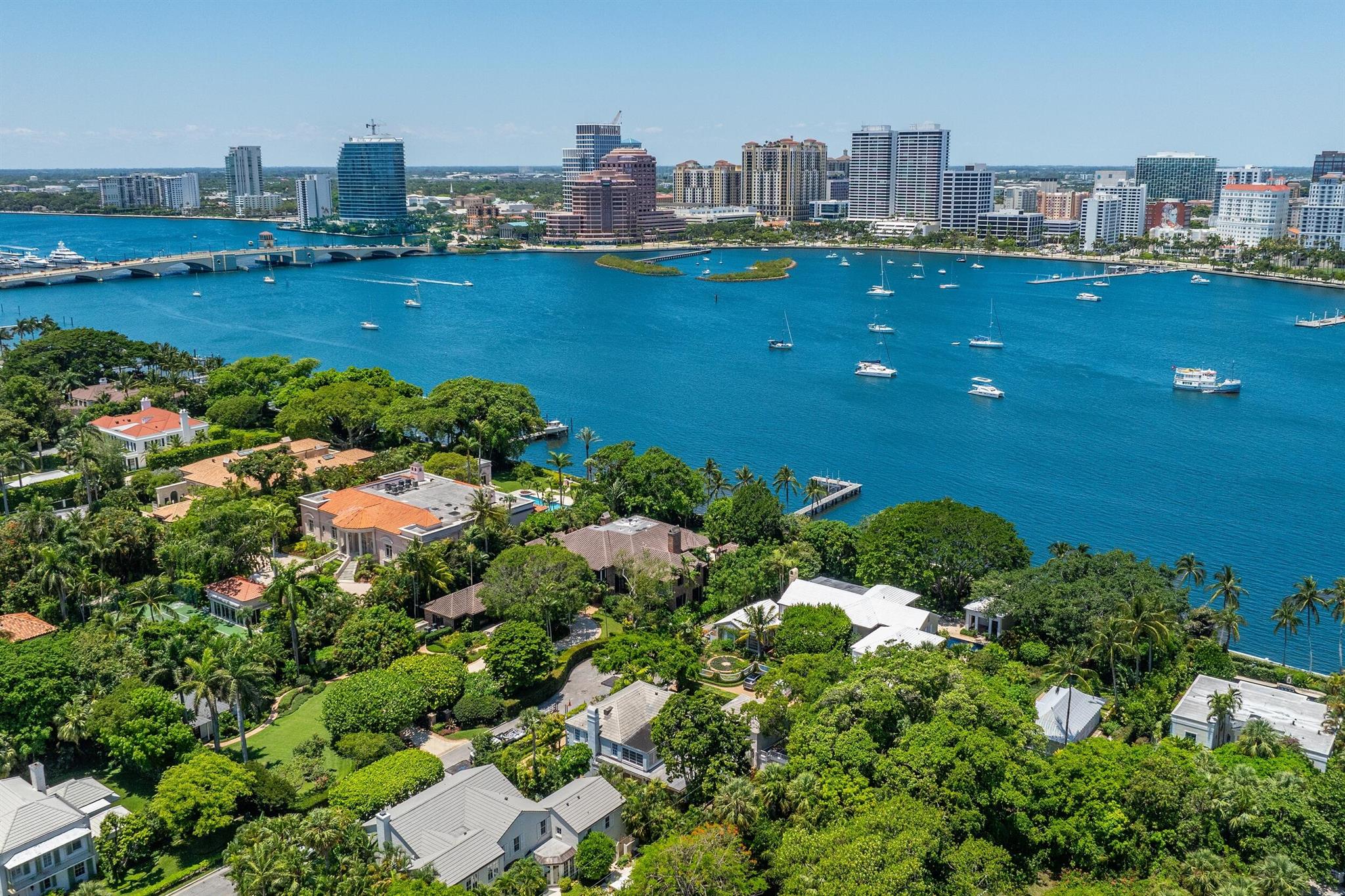 COCOANUT GROVE - Residential