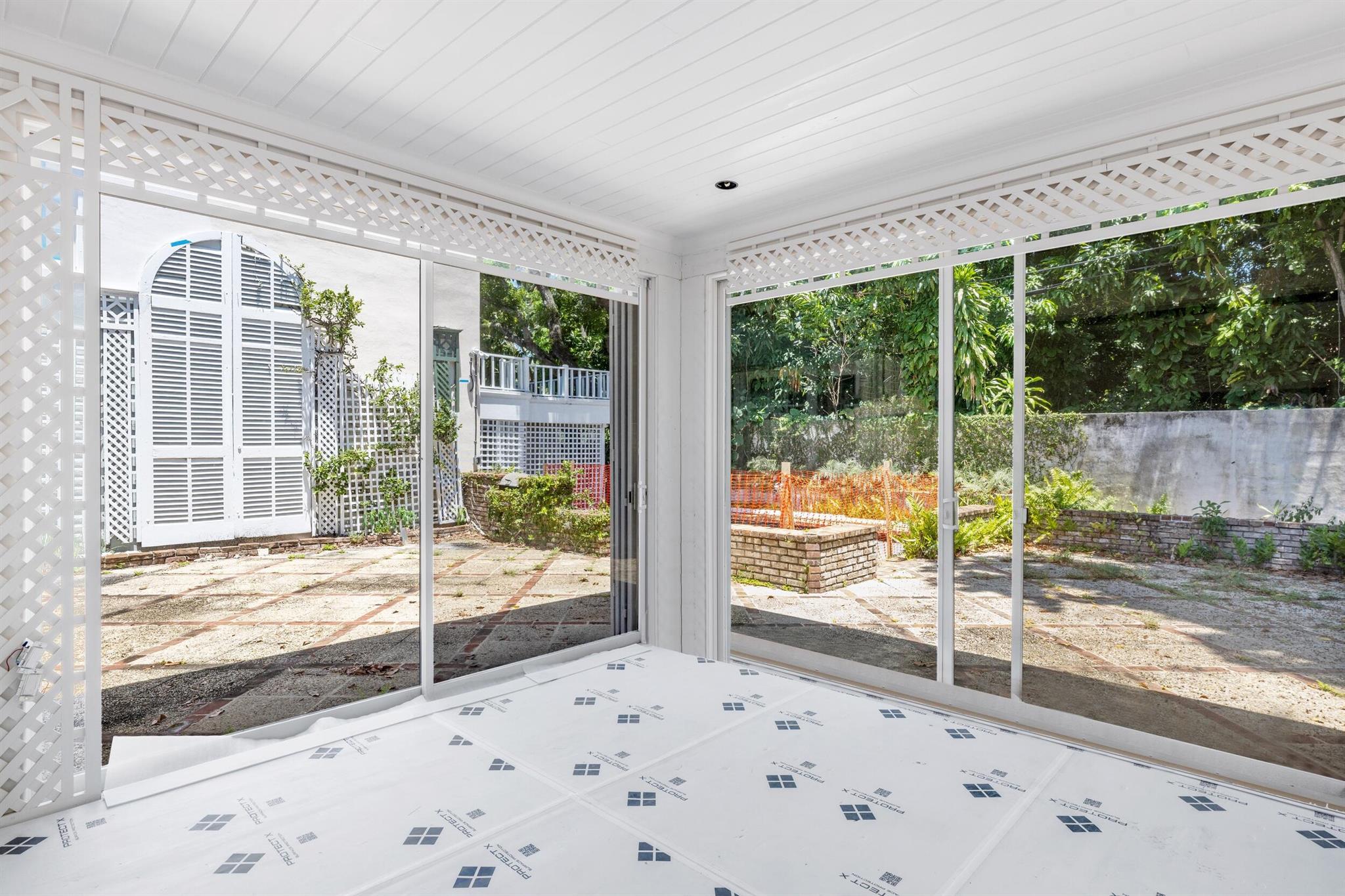 COCOANUT GROVE - Residential