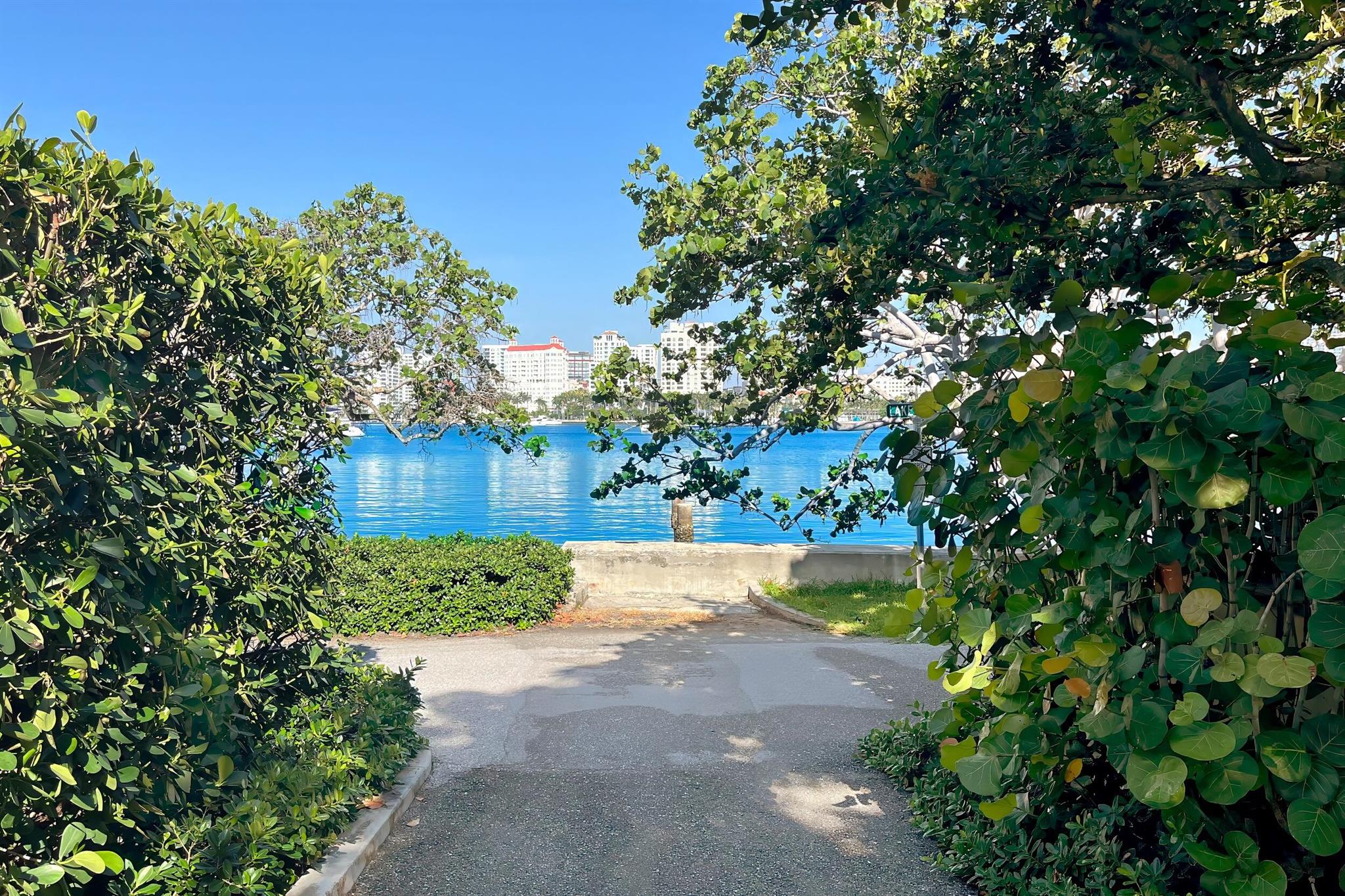 COCOANUT GROVE - Residential