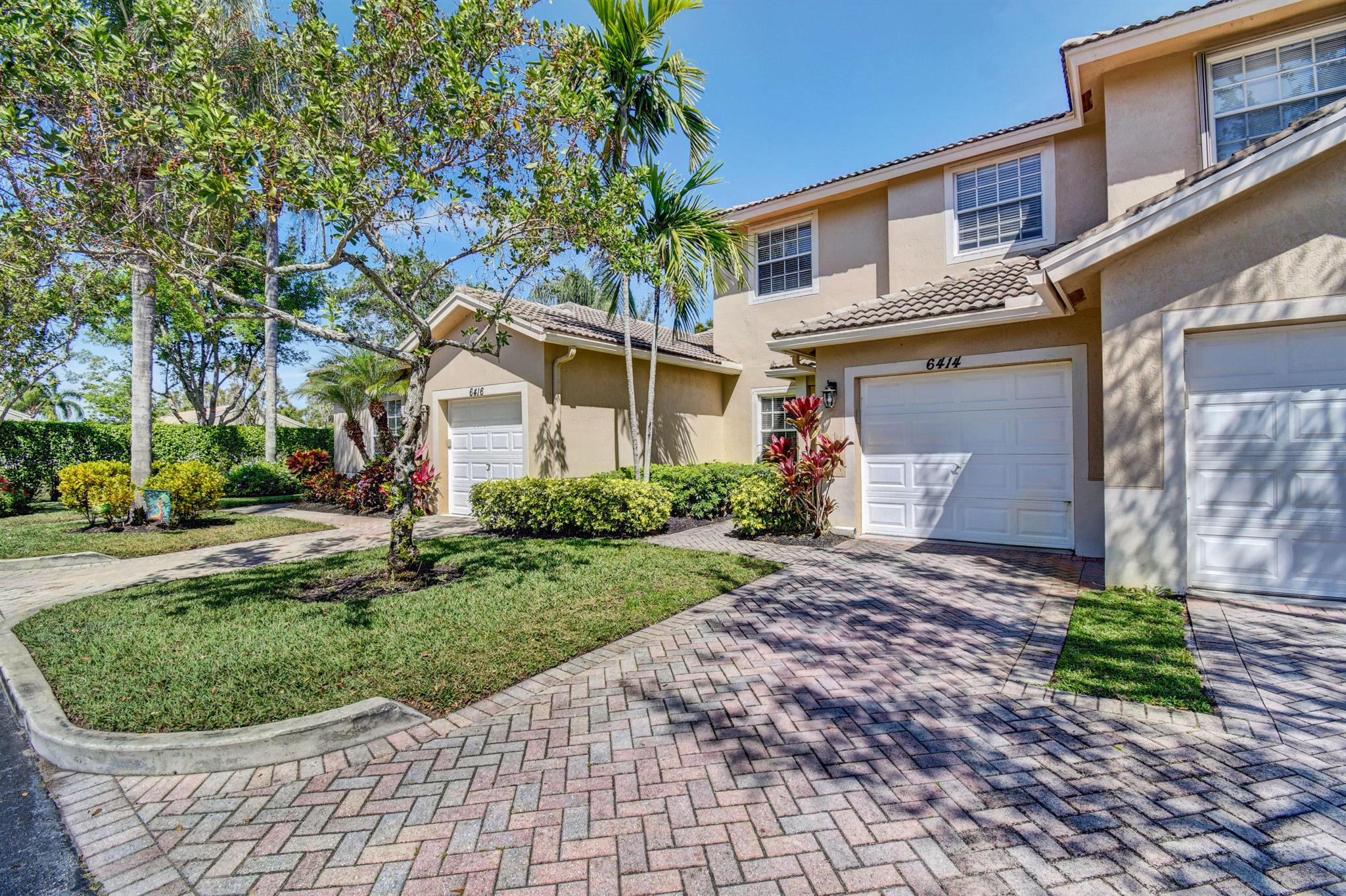 Find more to love in this charming townhome located in the desirable Boynton Oasis community. Here you'll find a charming open-concept home ready for you to move right in. Lovely eat-in kitchen features Shaker-style cabinetry, granite countertops and backsplash, stainless steel appliances and an oversized passthrough. Primary suite features walk-in closet and en suite bath with seated vanity and step-in shower. Screened terrace with garden view offers quiet relaxation. Boynton Oasis is an all-age community located fewer than 10 miles from the area's world-class beaches with community amenities like resort-style pool plus local dining, shopping, and recreation. Easy access to nearby Delray Beach, Boca Raton, Wellington and a short drive to West Palm Beach.