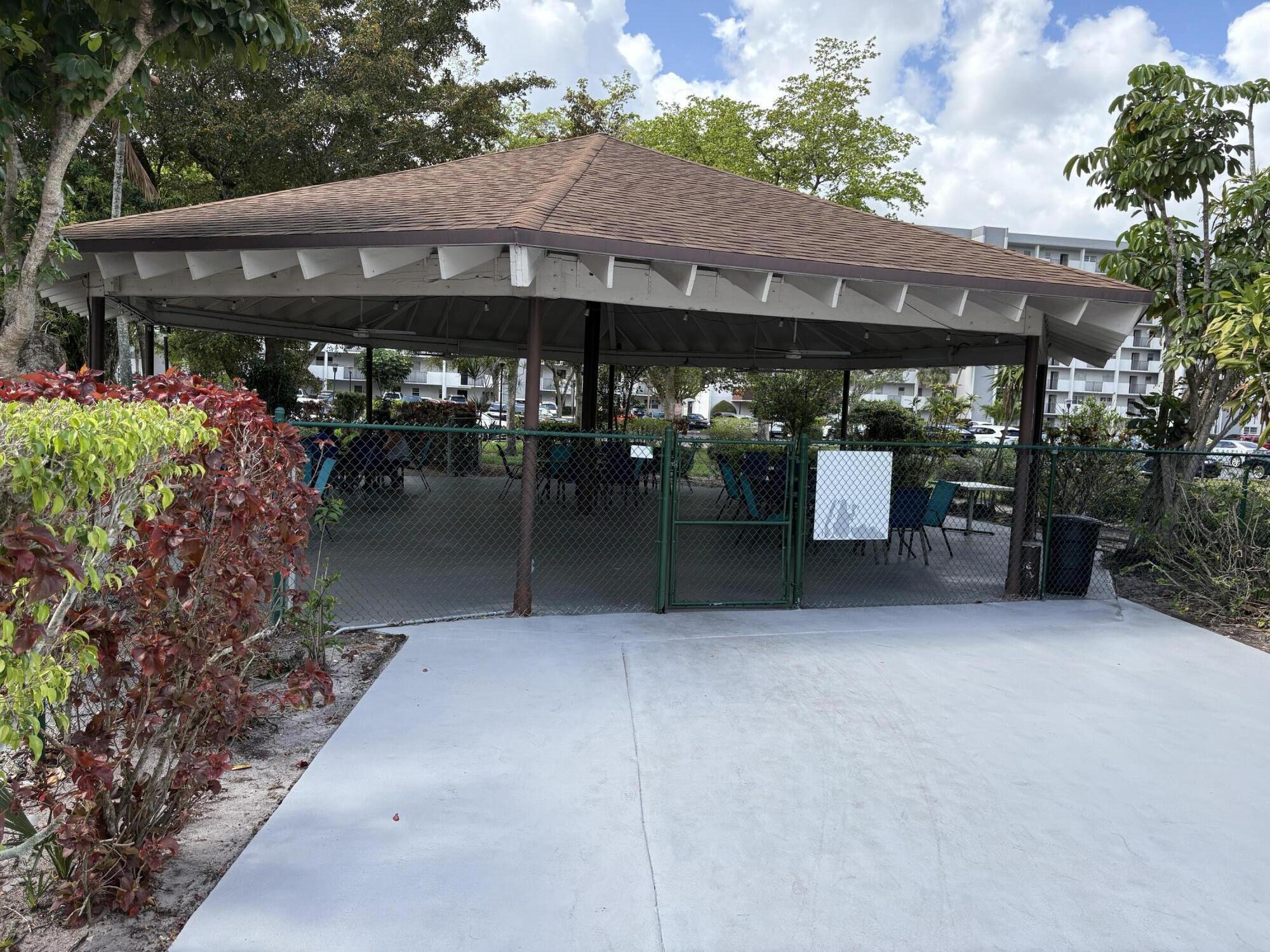 HI-GREENS OF INVERRARY - Residential