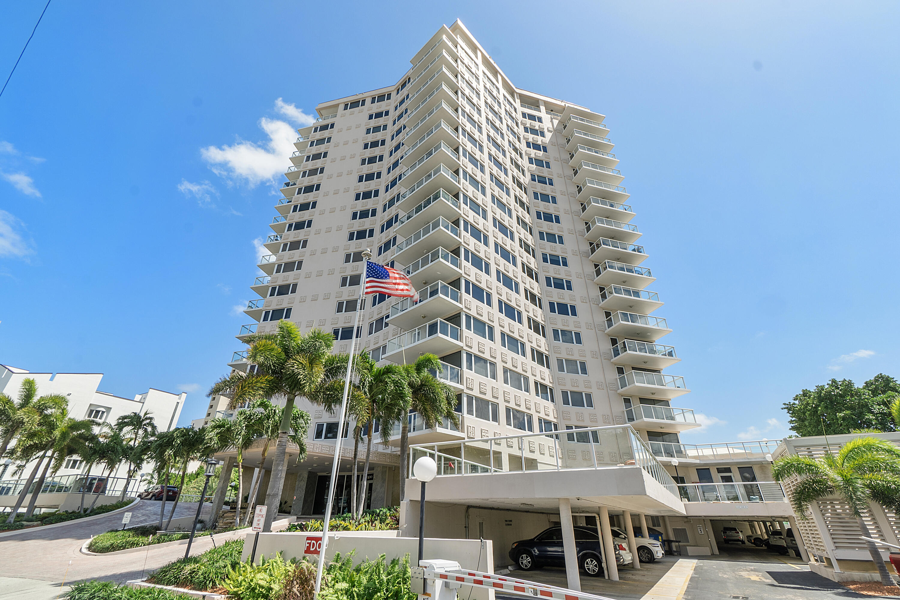 3000 Holiday Drive 1801