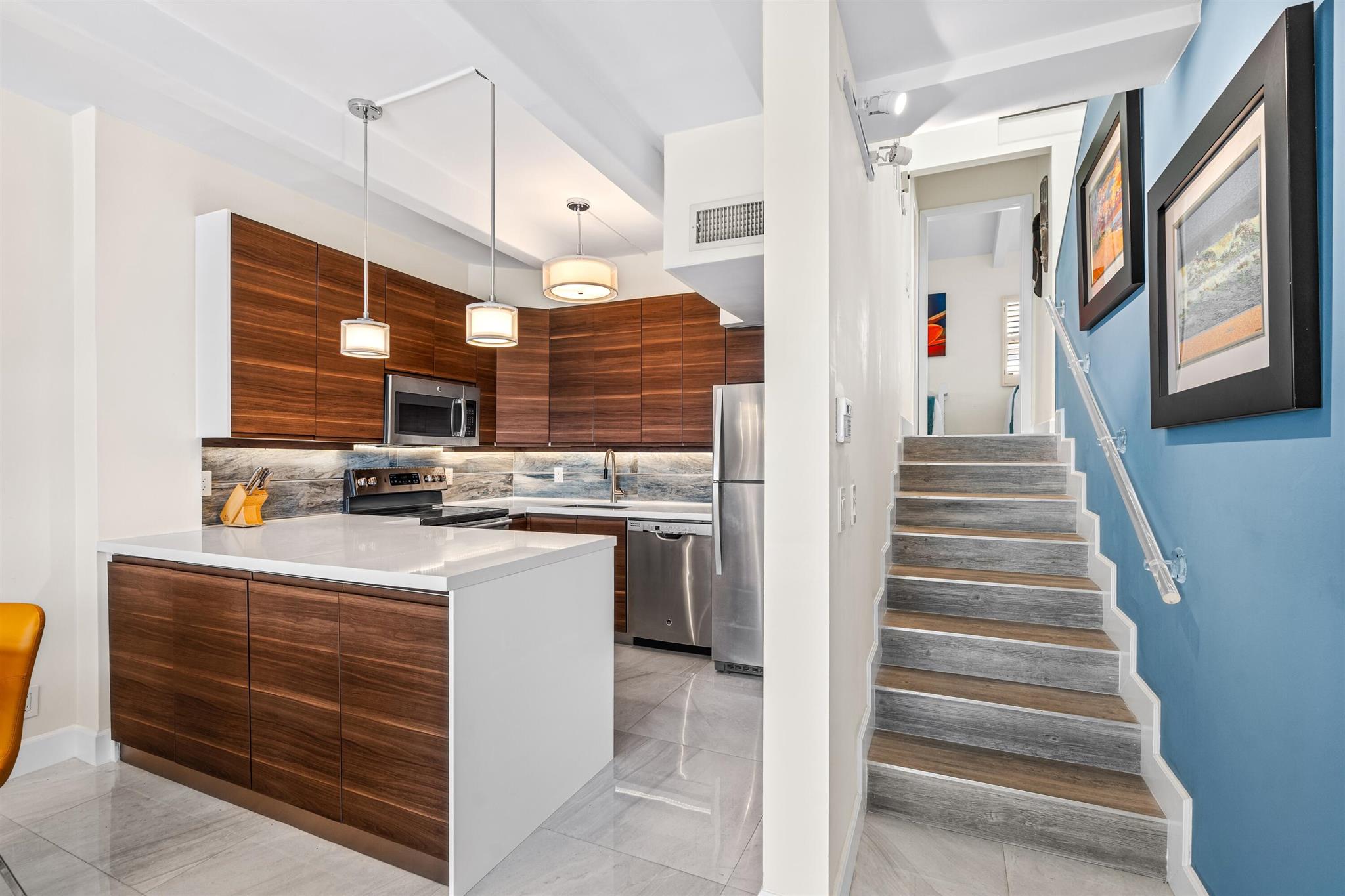 WINDEMERE HOUSE CONDO - Residential