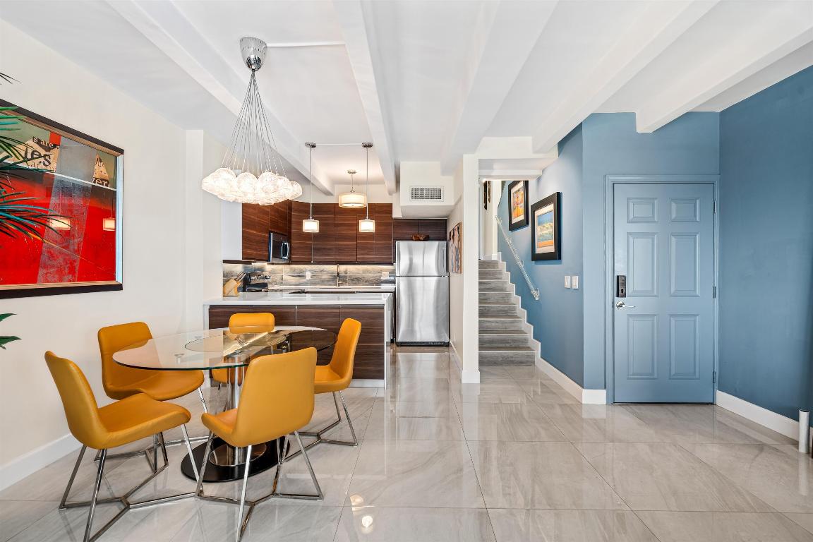 WINDEMERE HOUSE CONDO - Residential