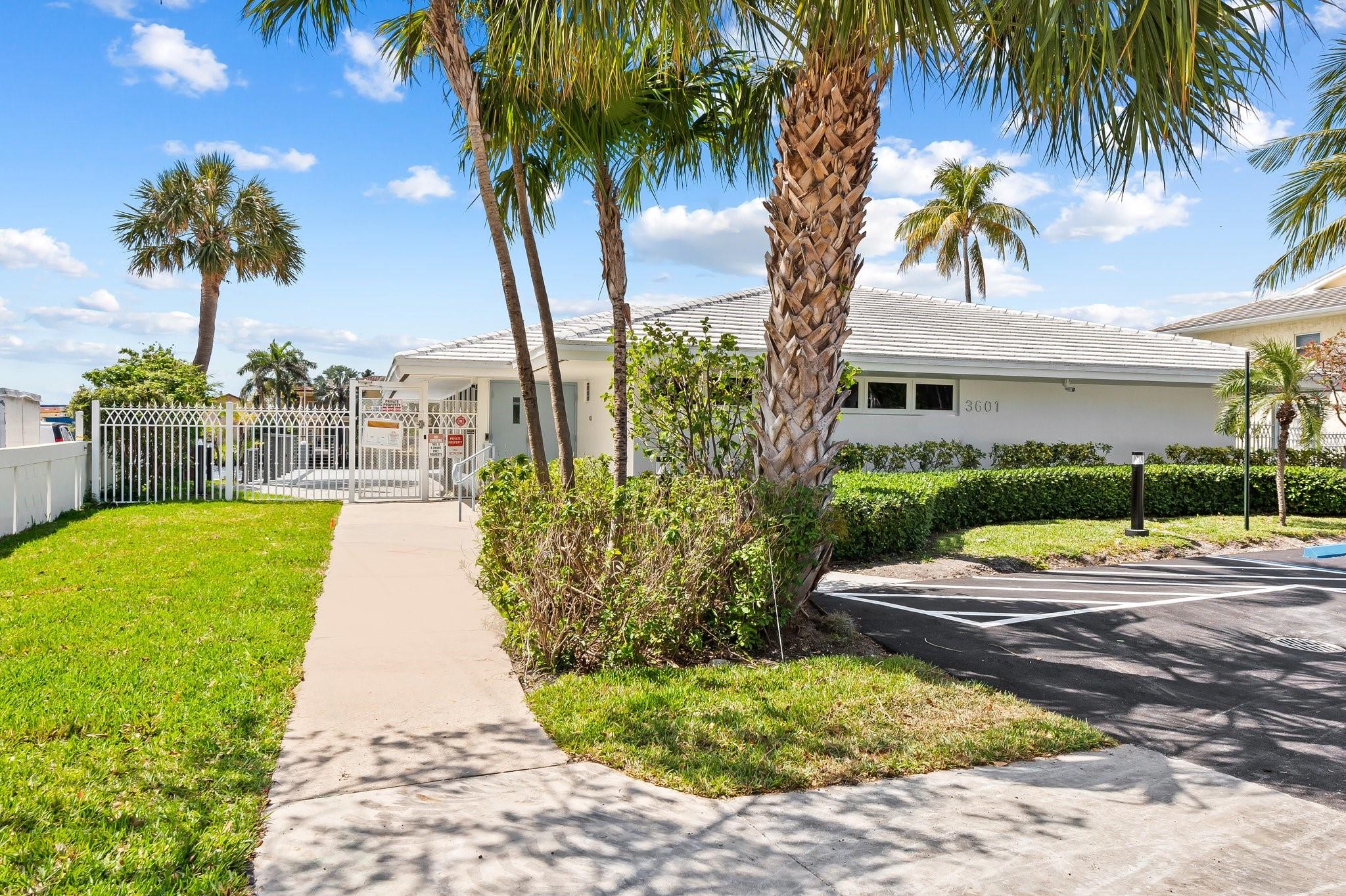 Coral Ridge Towers East - Residential