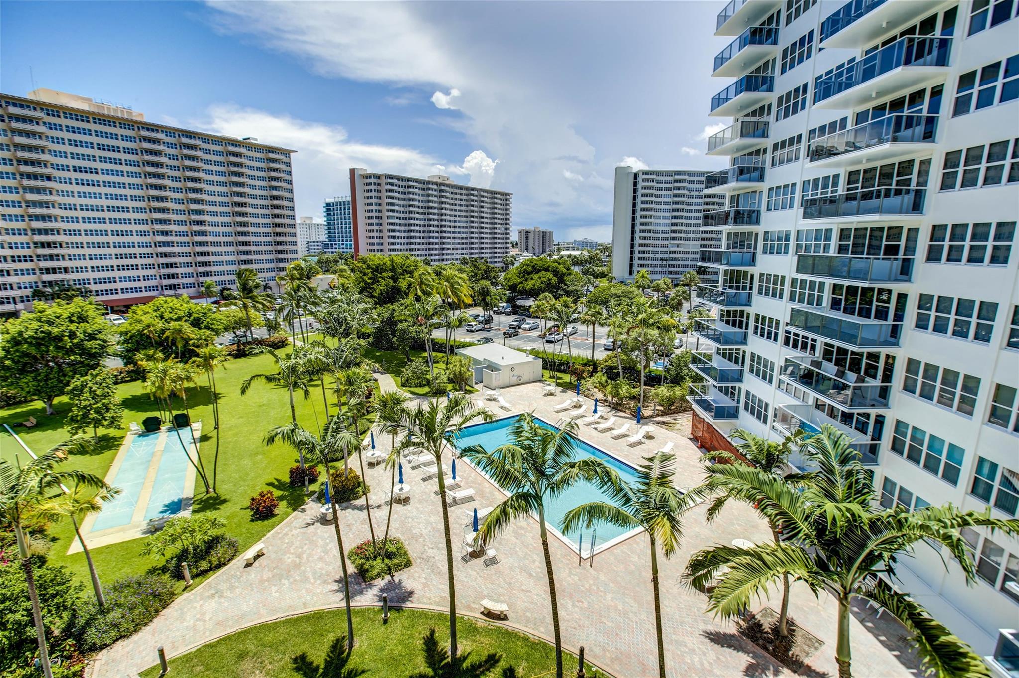 Coral Ridge Towers East - Residential
