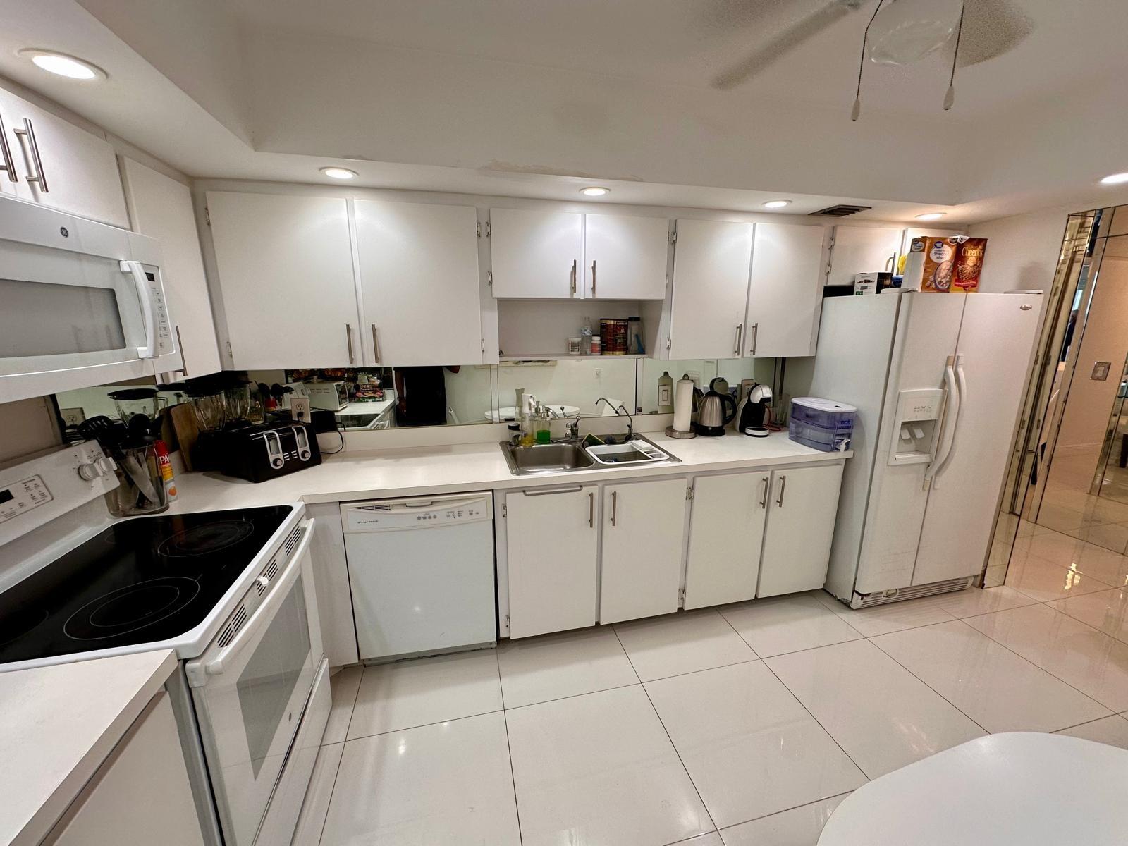 LA MER ESTATES WEST CONDO - Residential Lease