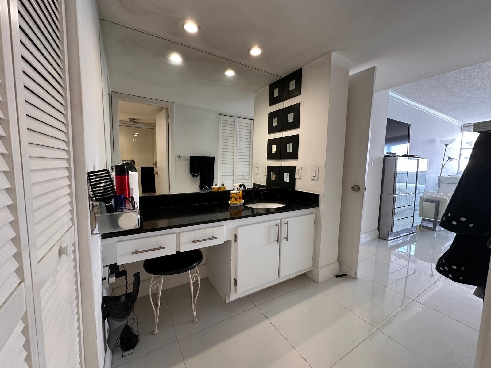 LA MER ESTATES WEST CONDO - Residential Lease