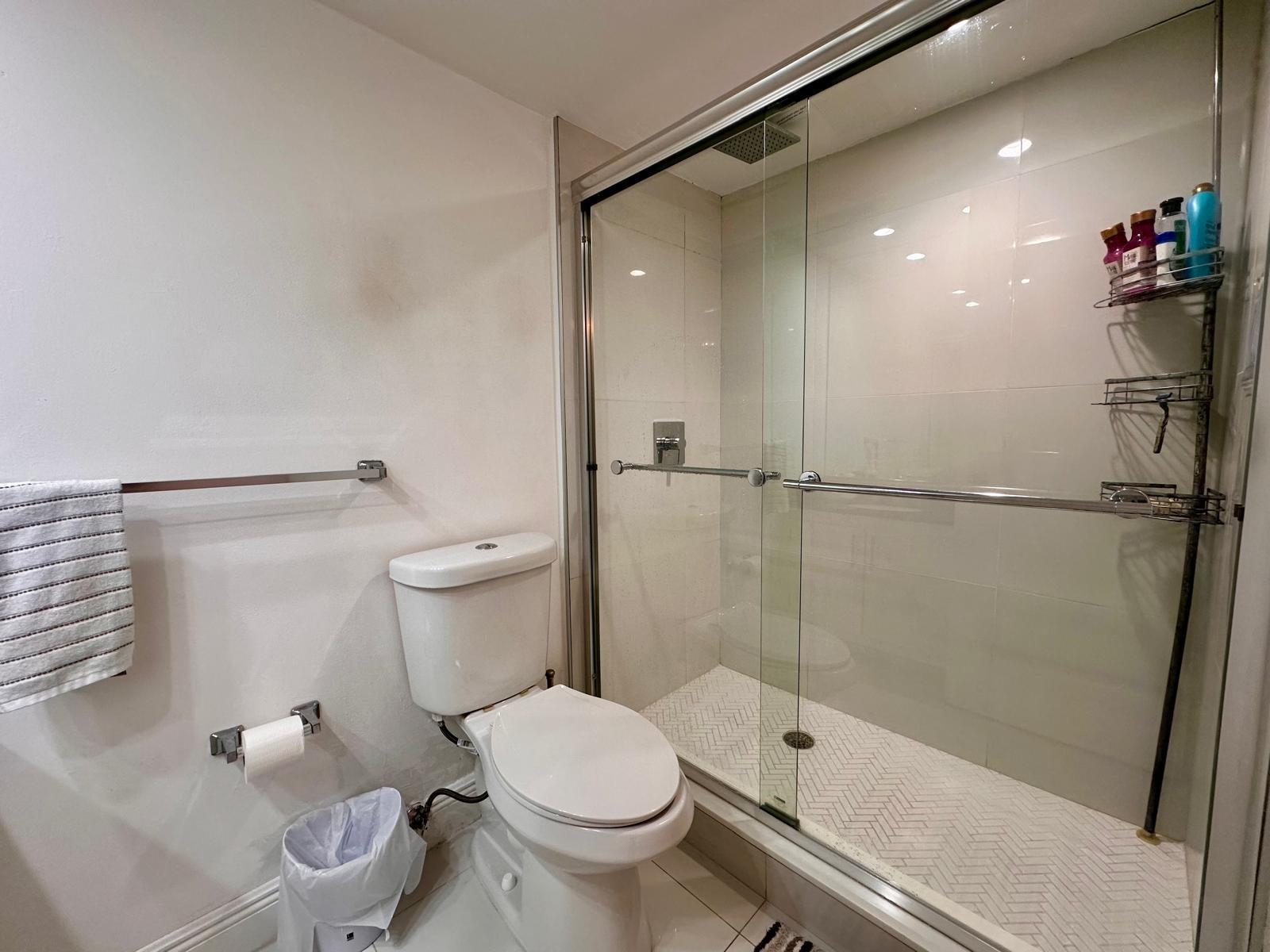 LA MER ESTATES WEST CONDO - Residential Lease