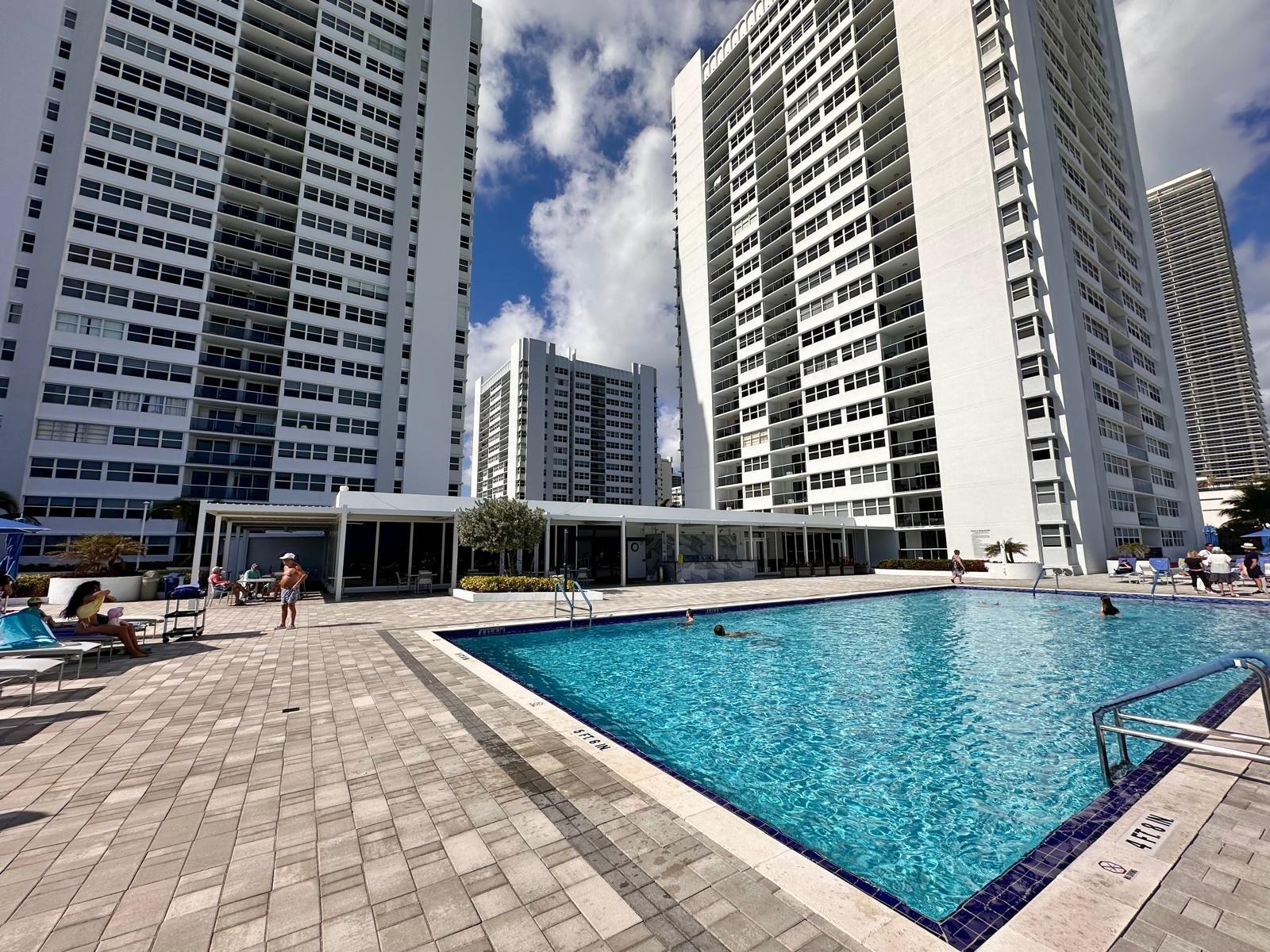 LA MER ESTATES WEST CONDO - Residential Lease