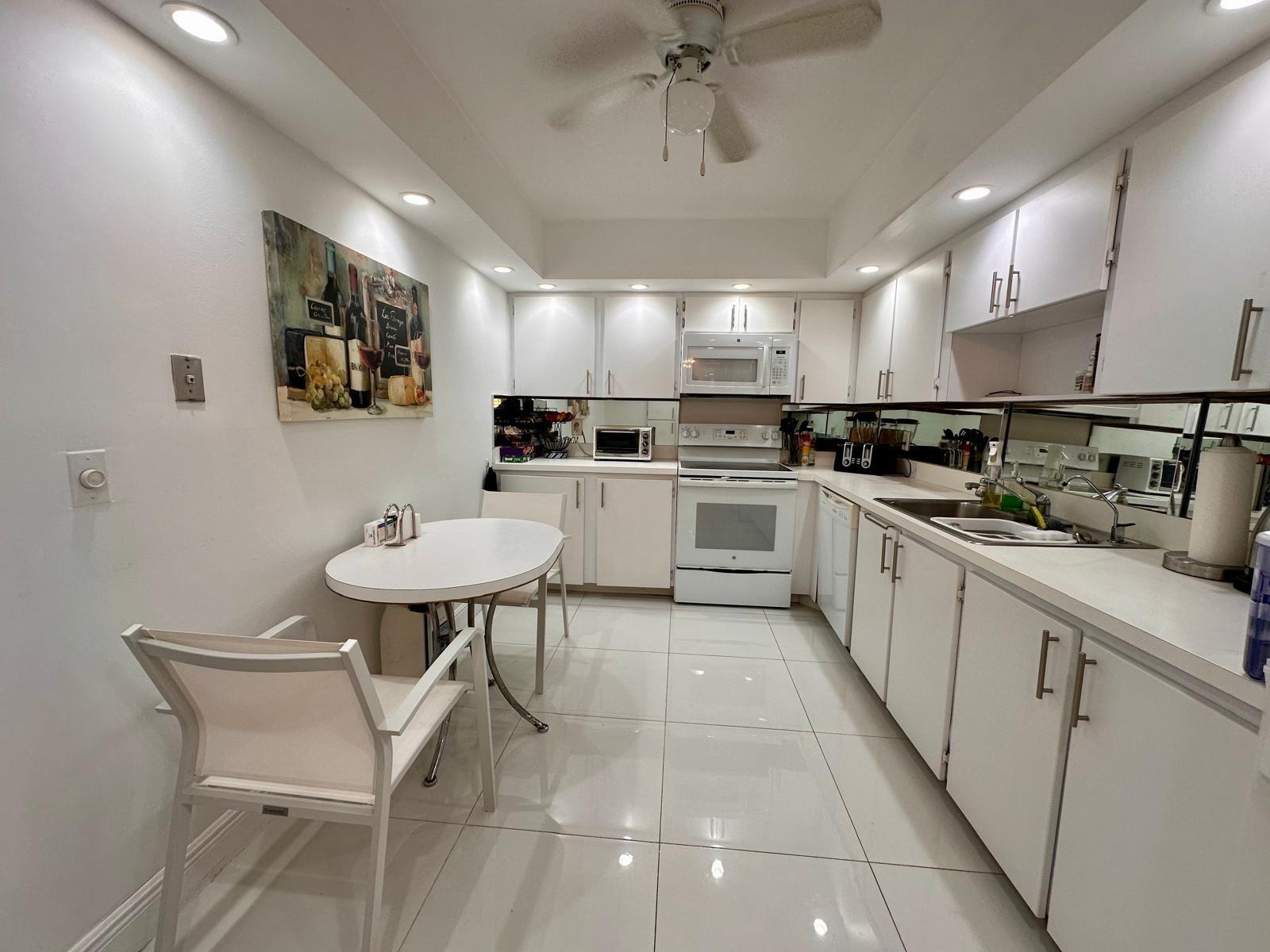 LA MER ESTATES WEST CONDO - Residential Lease