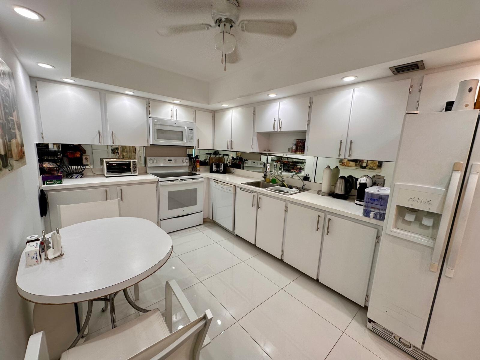 LA MER ESTATES WEST CONDO - Residential Lease