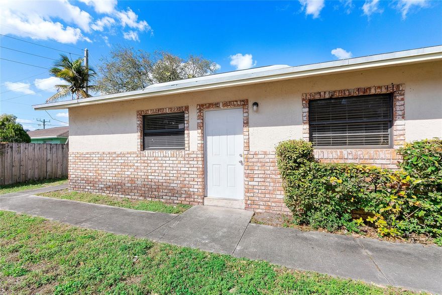 Updated, quiet 2 bedroom, 1 bathroom unit nestled just South of Sunrise Boulevard and Carter park. Quick approval and move-in available.