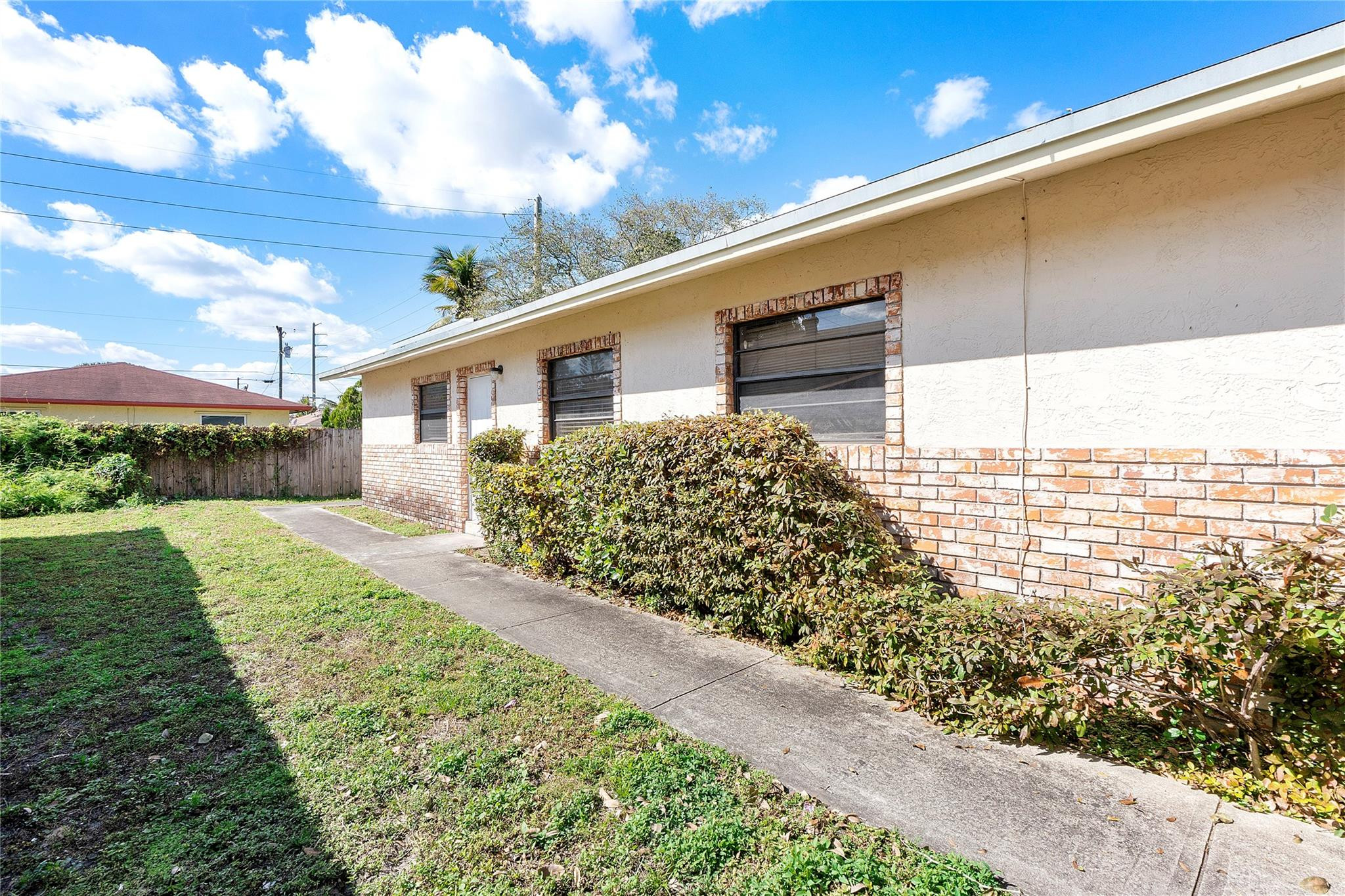 Lincoln Park Corr 5-2 B - Residential Lease