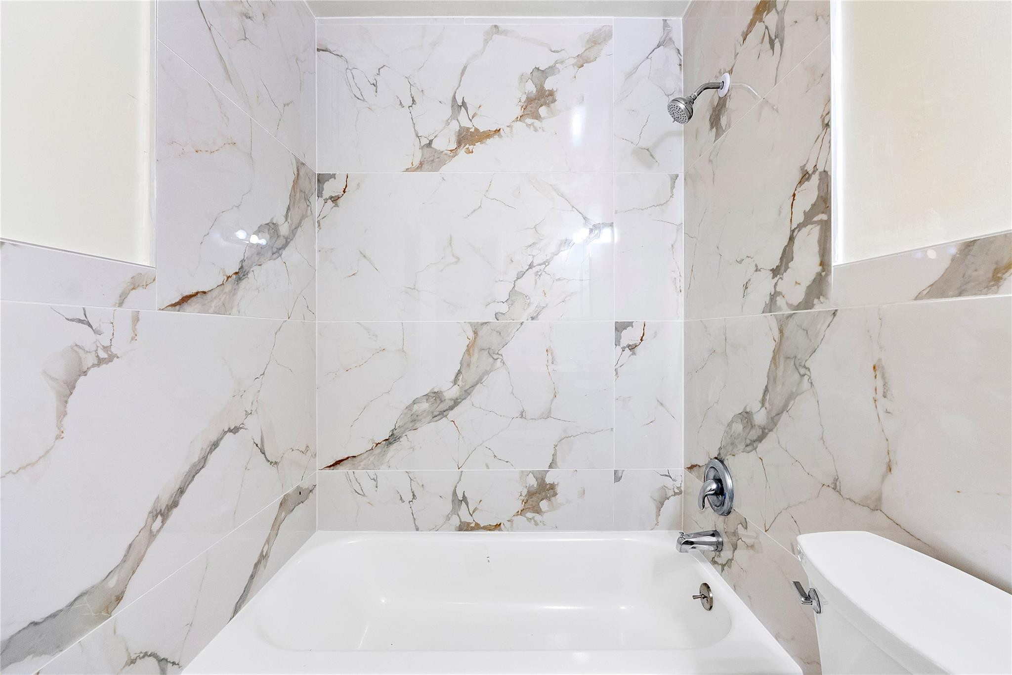 Lincoln Park Corr 5-2 B - Residential Lease