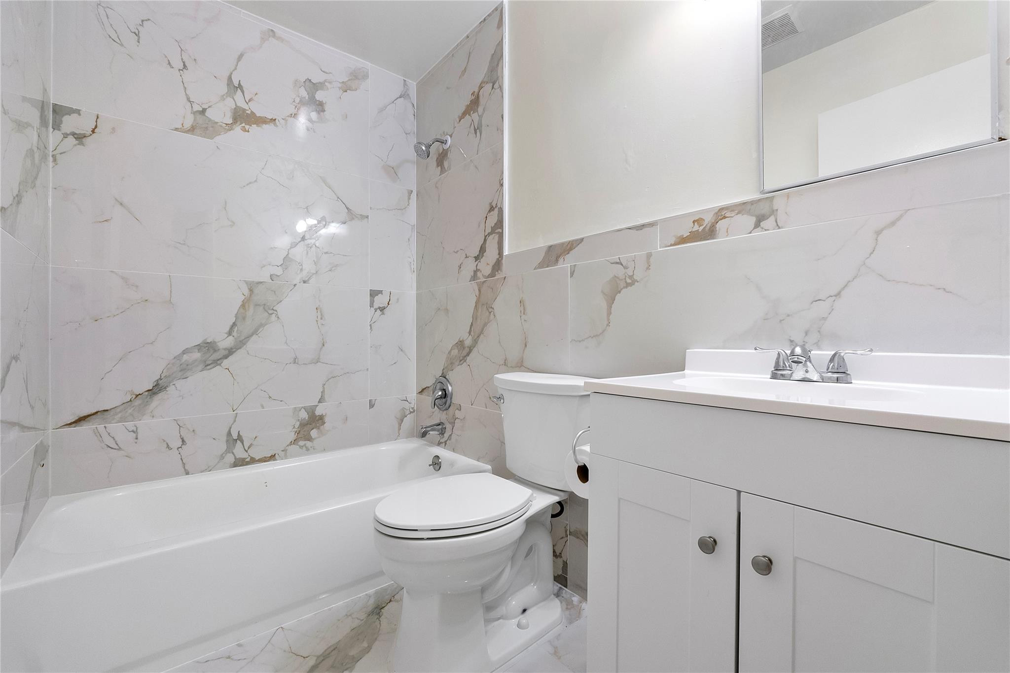 Lincoln Park Corr 5-2 B - Residential Lease