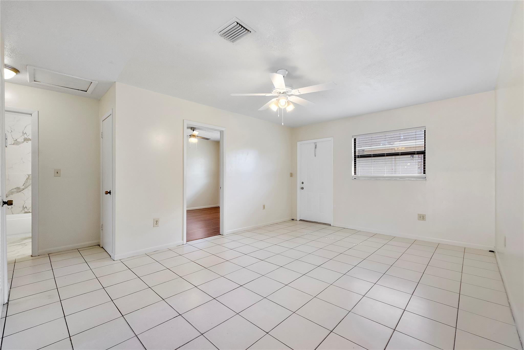 Lincoln Park Corr 5-2 B - Residential Lease