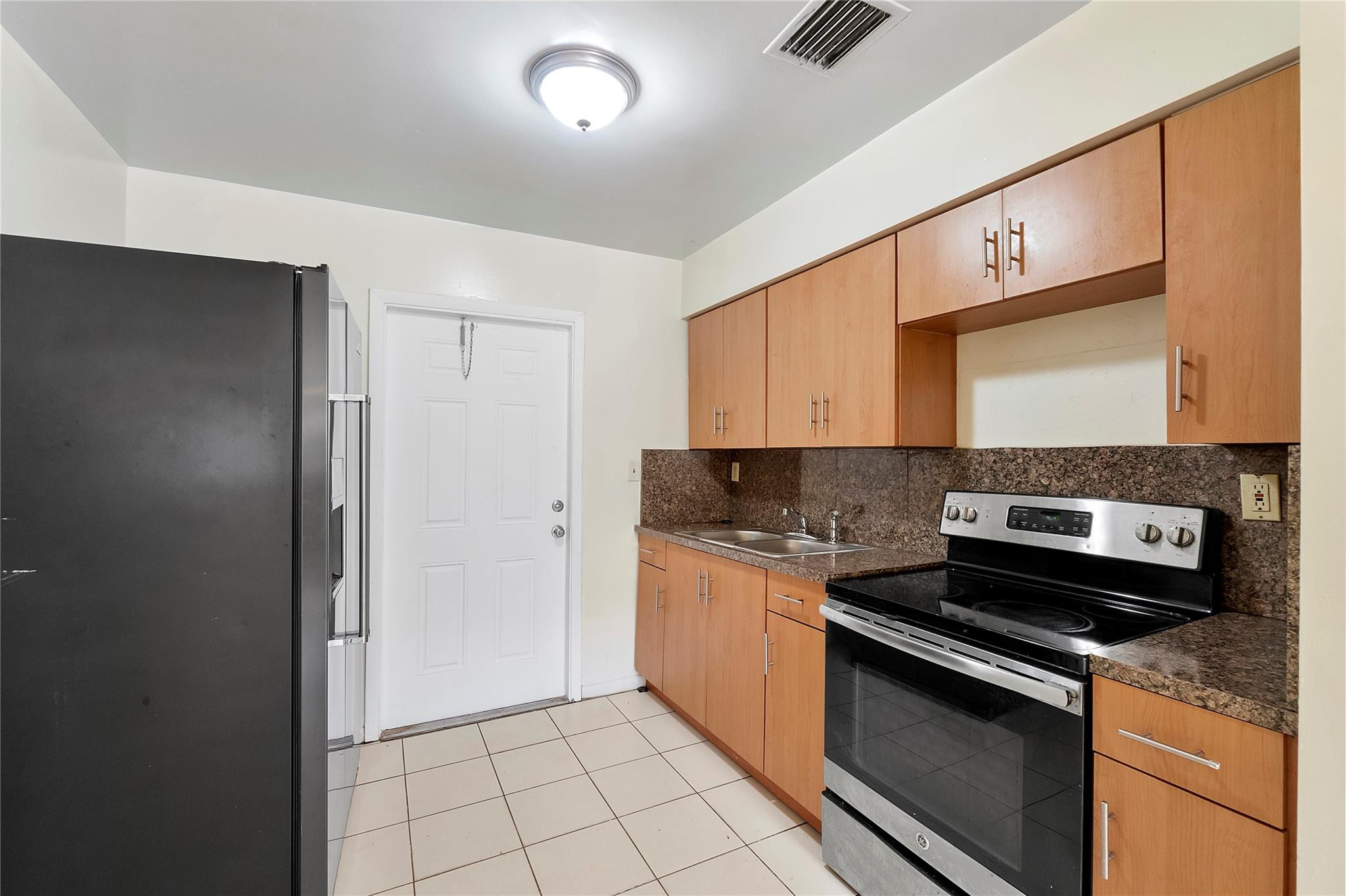 Lincoln Park Corr 5-2 B - Residential Lease