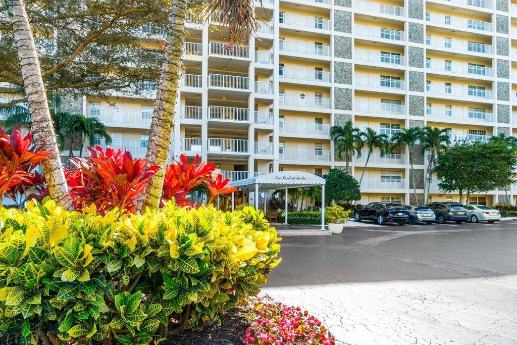Photo of 3510 Oaks Way #910, Pompano Beach, FL 33069 (MLS # R10955272)