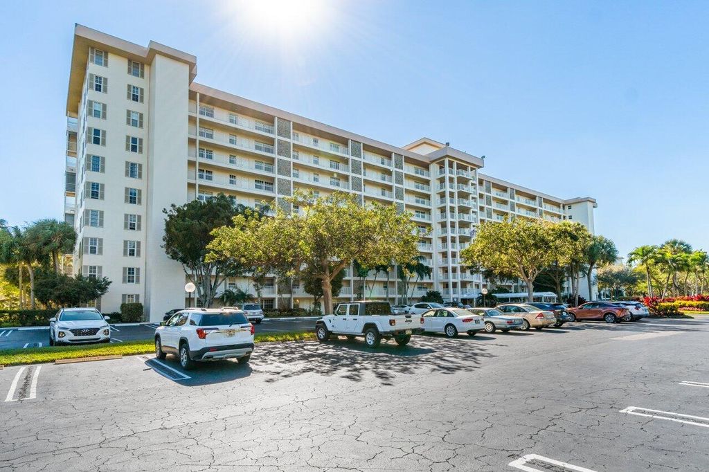 Photo of 3510 Oaks Way #910, Pompano Beach, FL 33069 (MLS # R10955272)