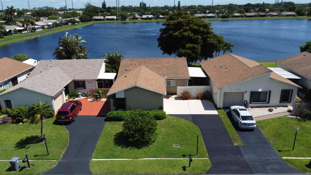 Photo of 5373 Mirror Lakes Boulevard, Boynton Beach, FL 33472 (MLS # R11101558)