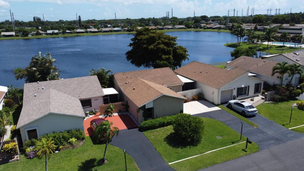 Photo of 5373 Mirror Lakes Boulevard, Boynton Beach, FL 33472 (MLS # R11101558)