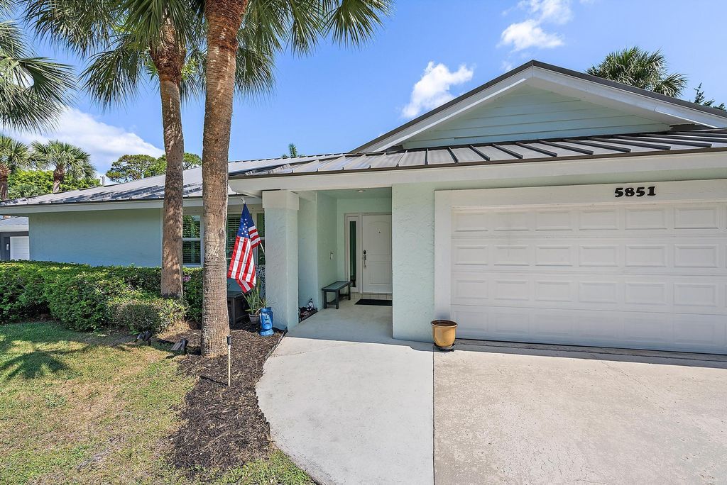 Photo of 5851 Stonewood Court, Jupiter, FL 33458 (MLS # R11089311)