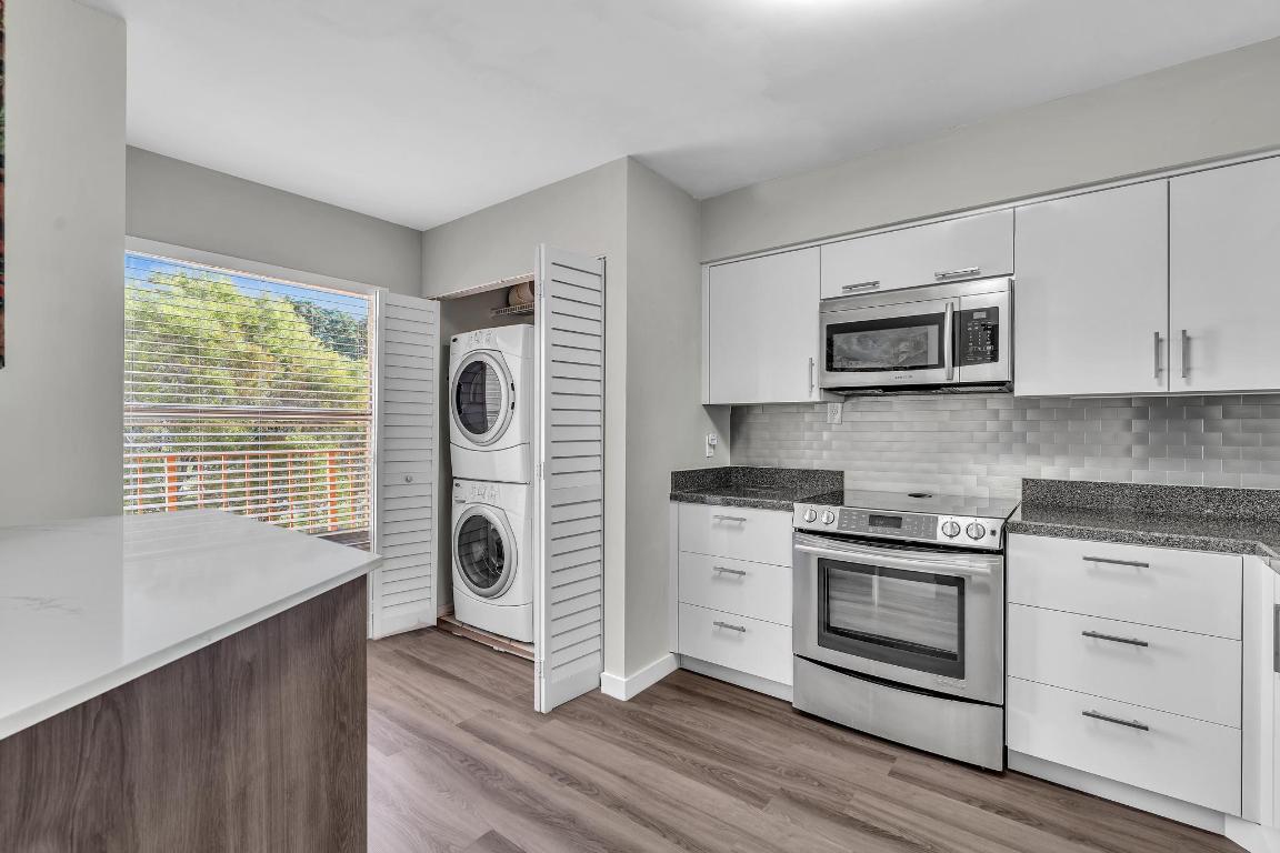 VILLAGES OF ORIOLE BONAIRE - Residential