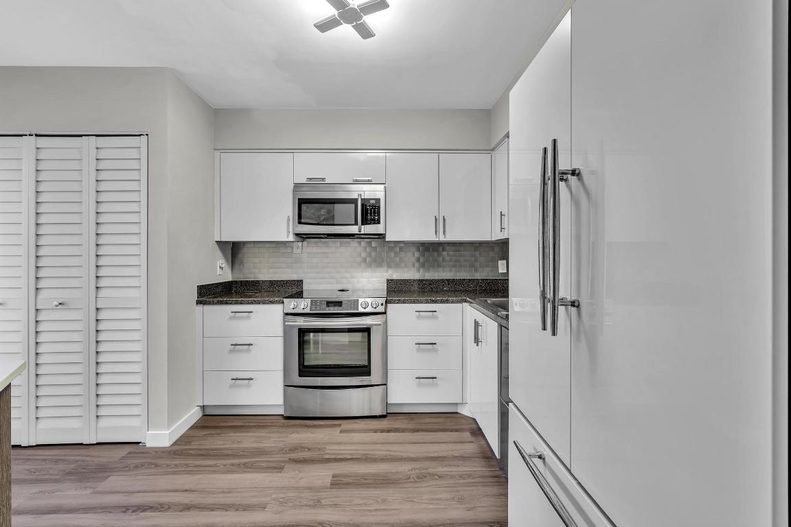 VILLAGES OF ORIOLE BONAIRE - Residential