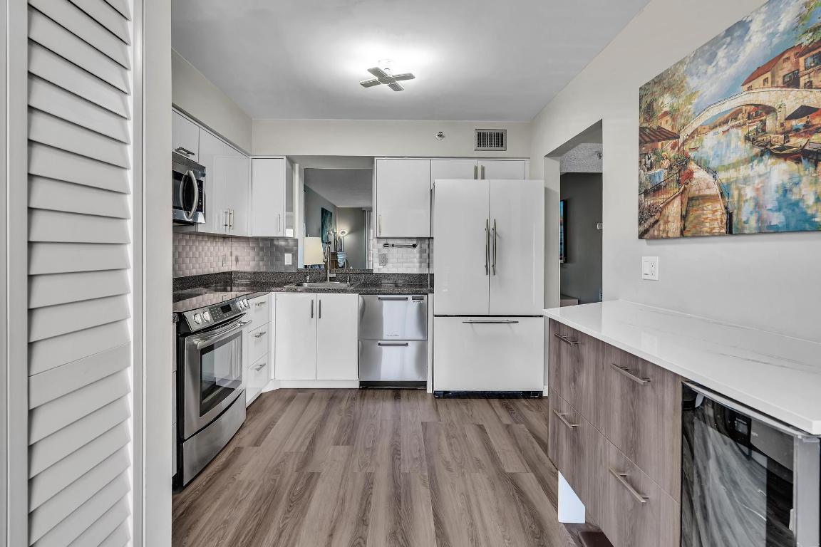 VILLAGES OF ORIOLE BONAIRE - Residential