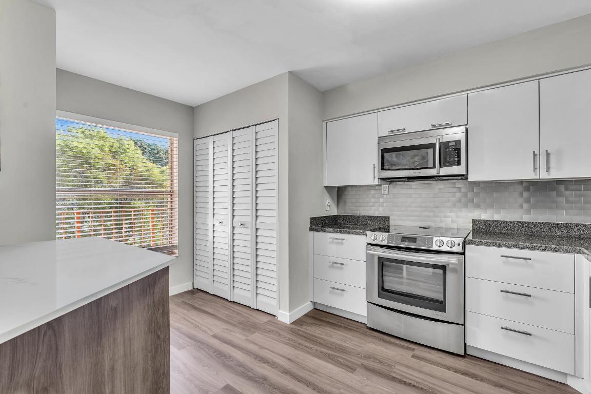 VILLAGES OF ORIOLE BONAIRE - Residential