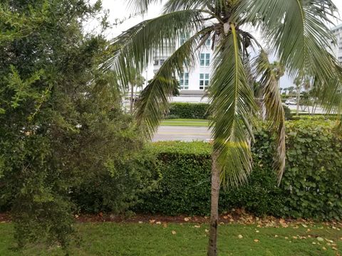 A home in Hutchinson Island