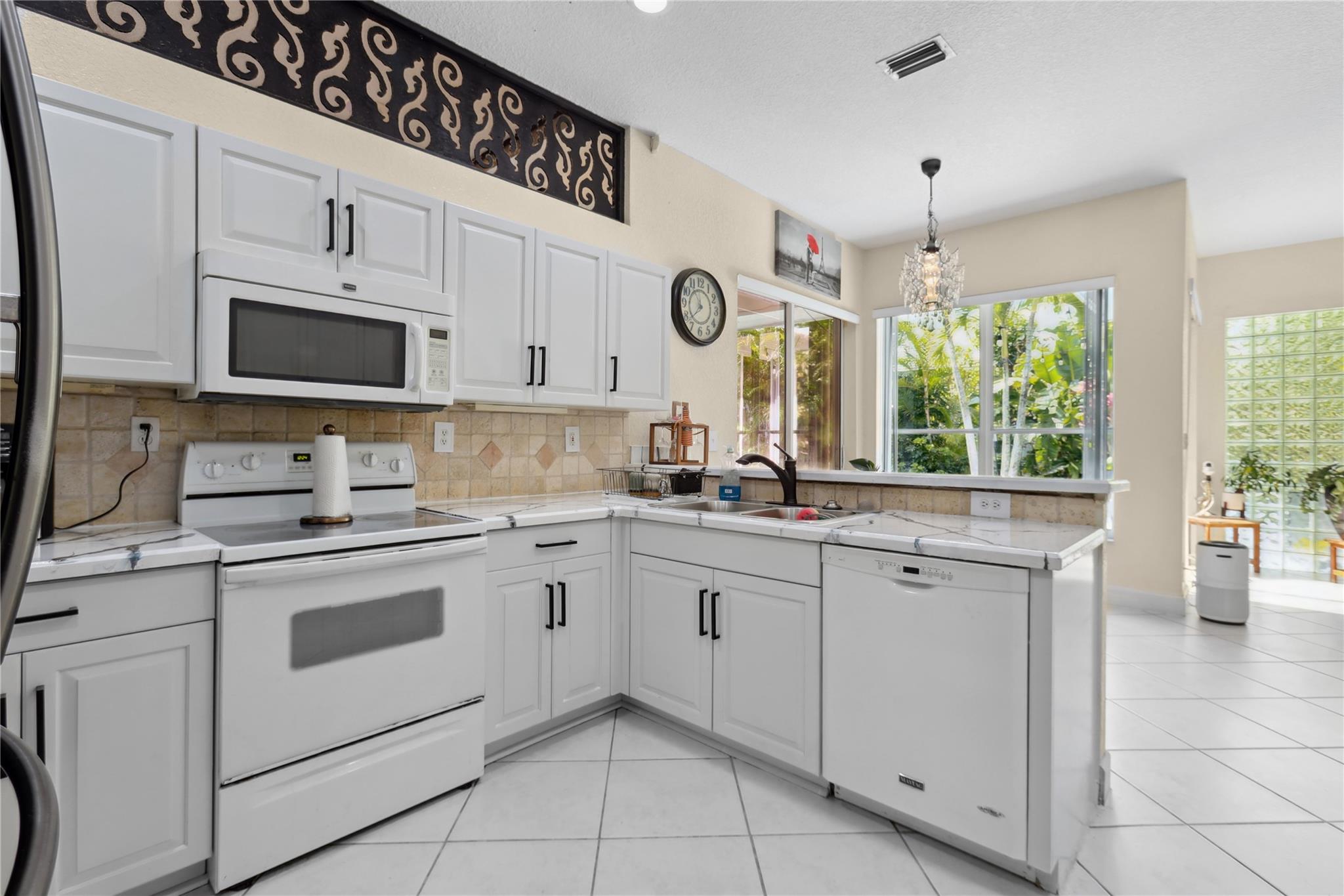 Kensington 146-39 B - Residential