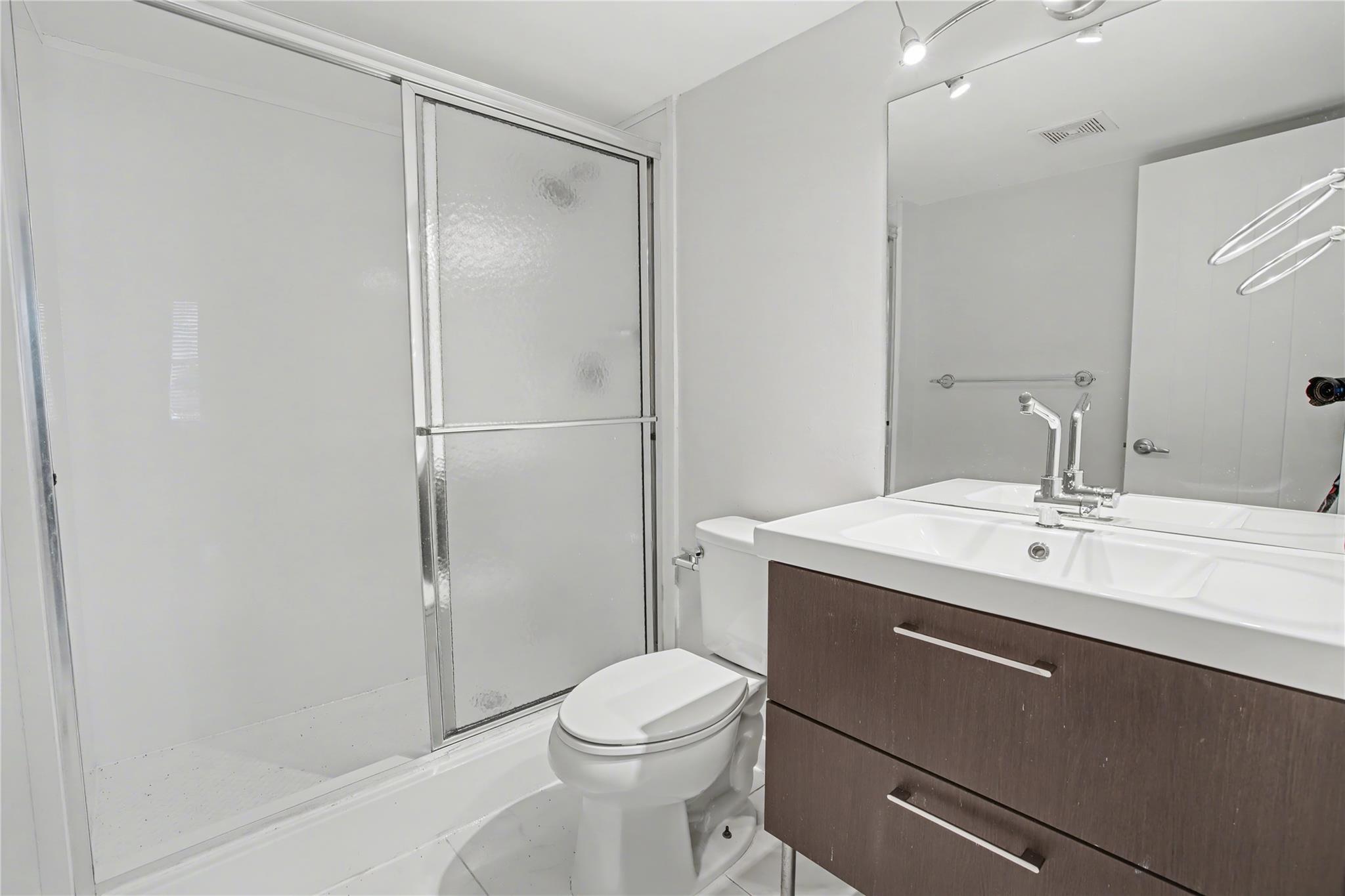 TRADEWINDS OF POMPANO - Residential Lease