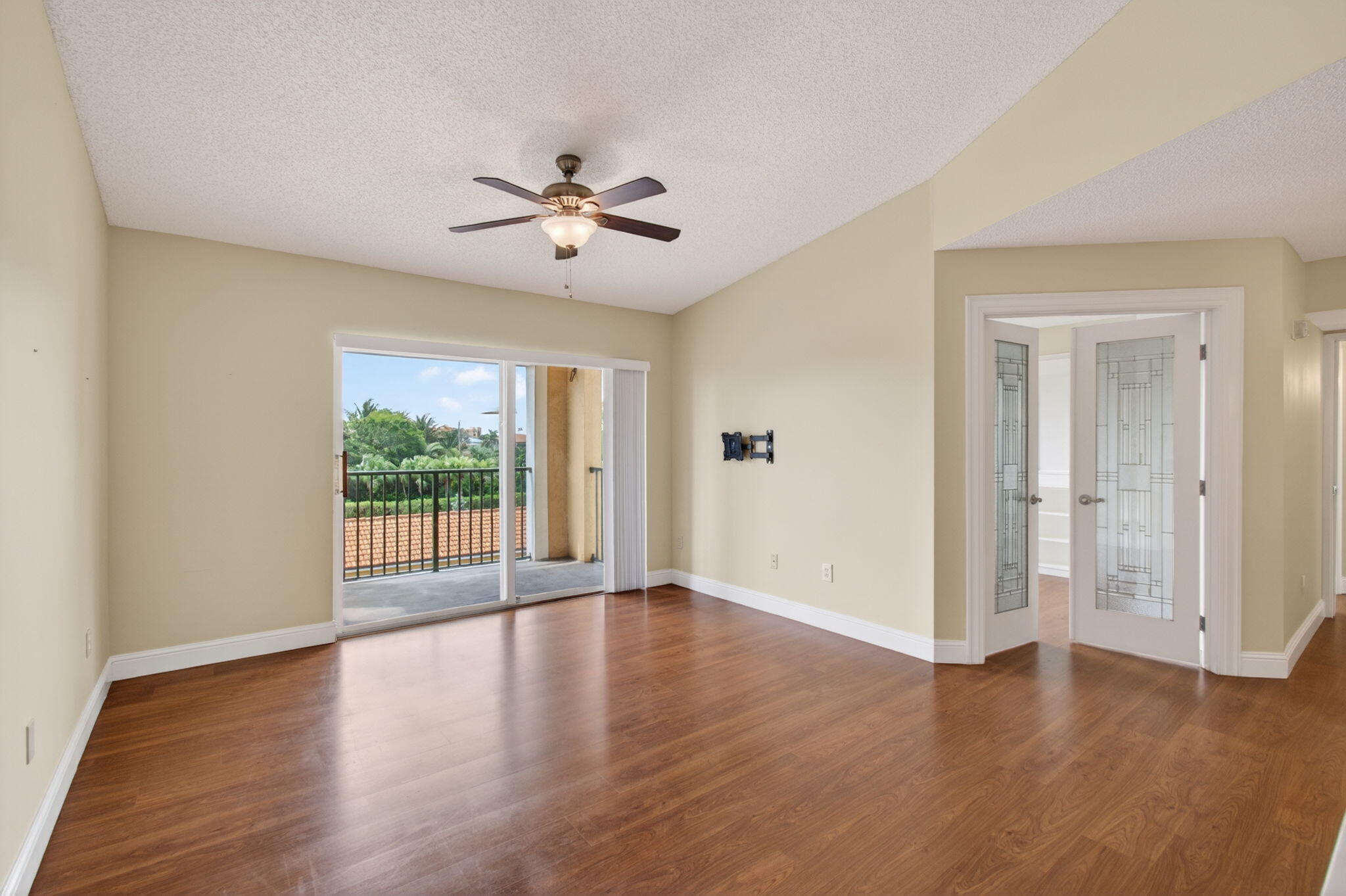 Yacht Club - Residential Lease