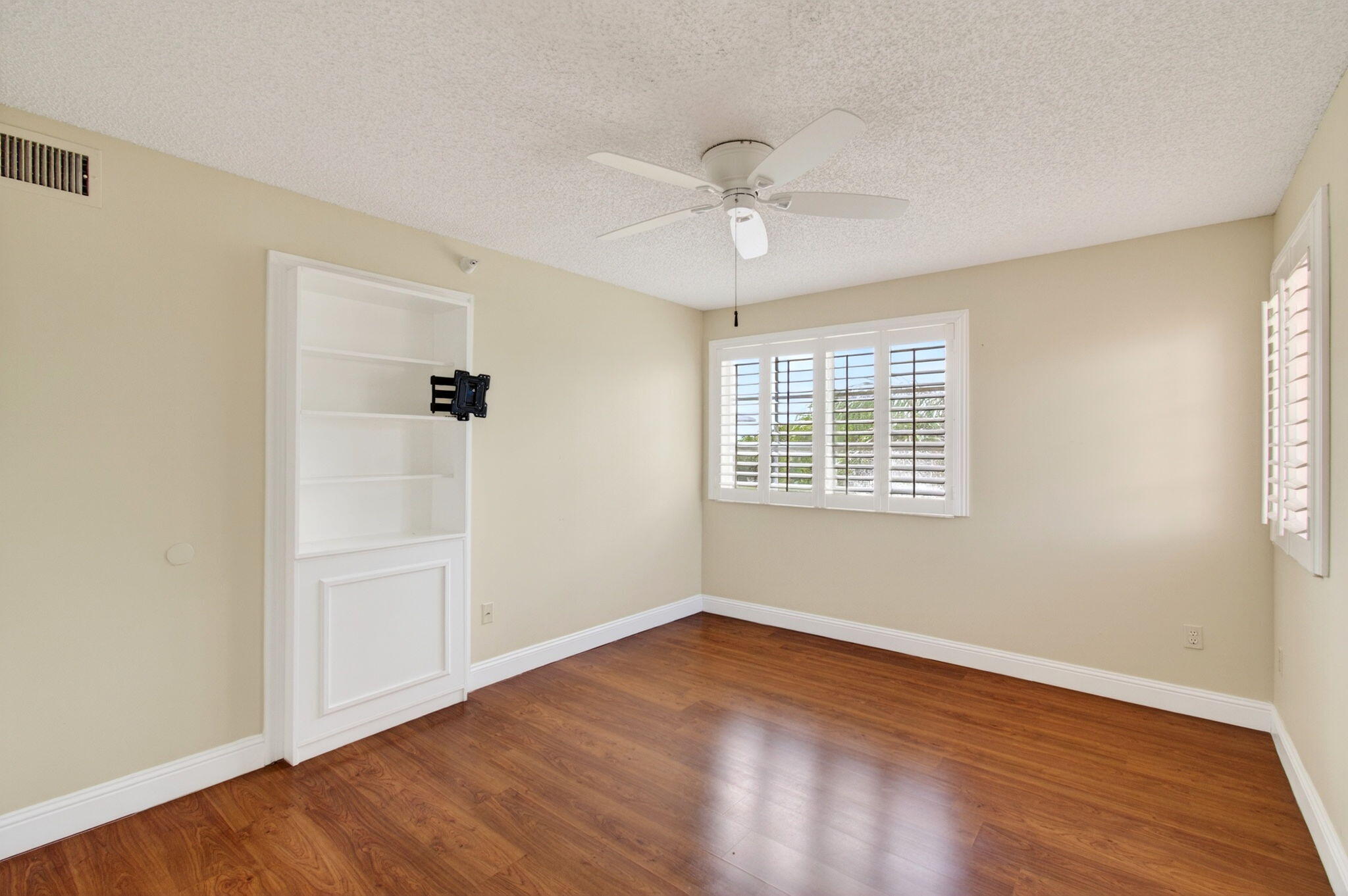 Yacht Club - Residential Lease