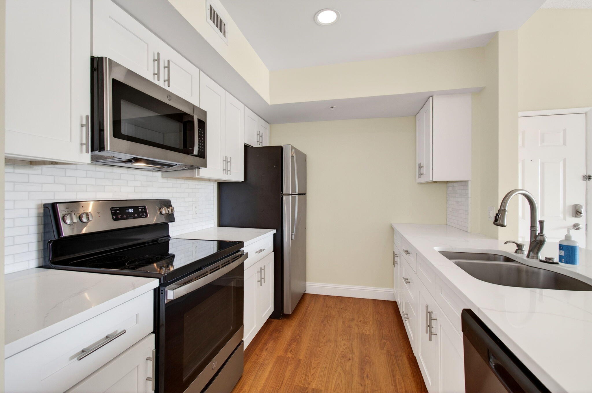 Yacht Club - Residential Lease