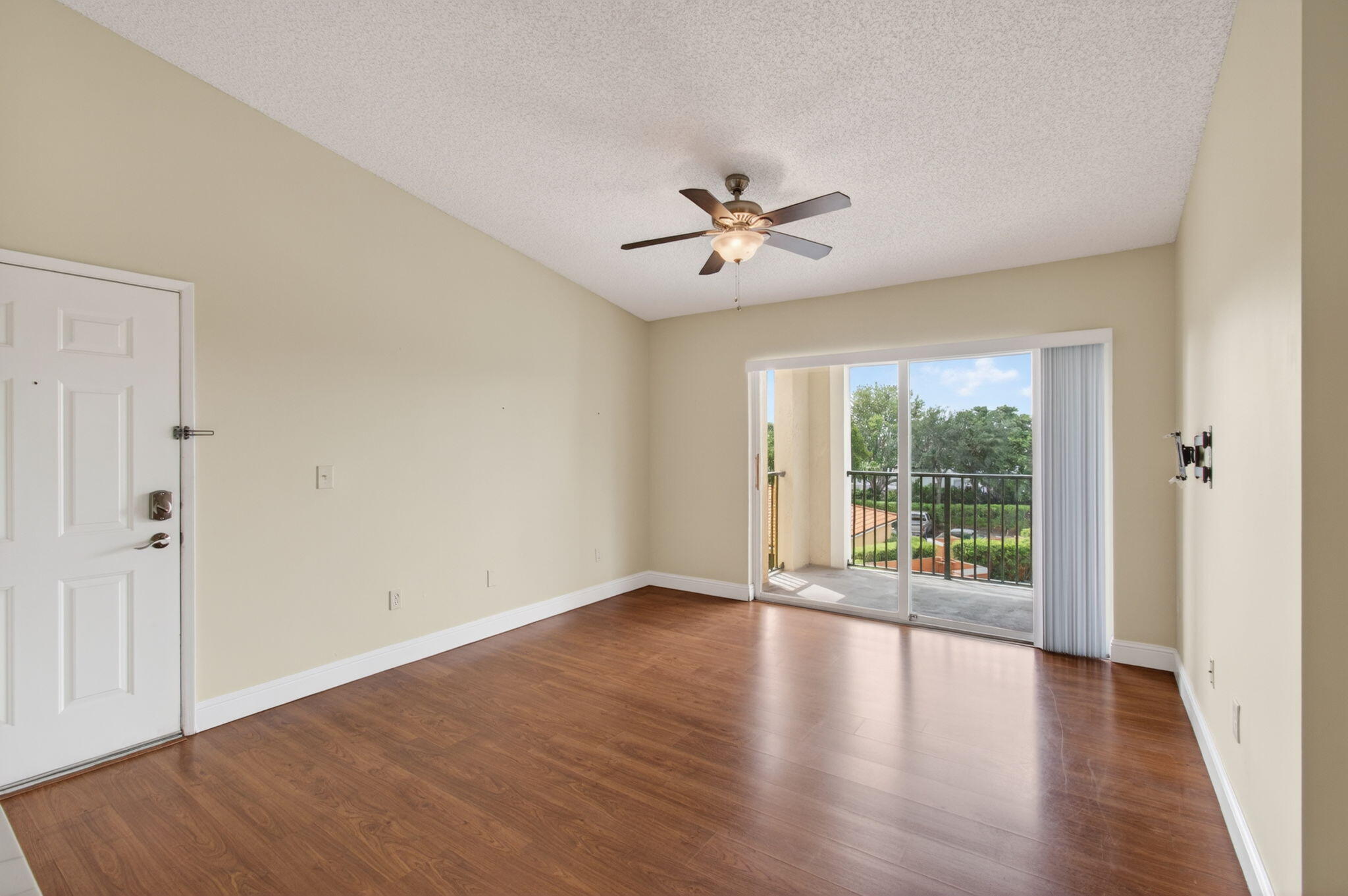 Yacht Club - Residential Lease