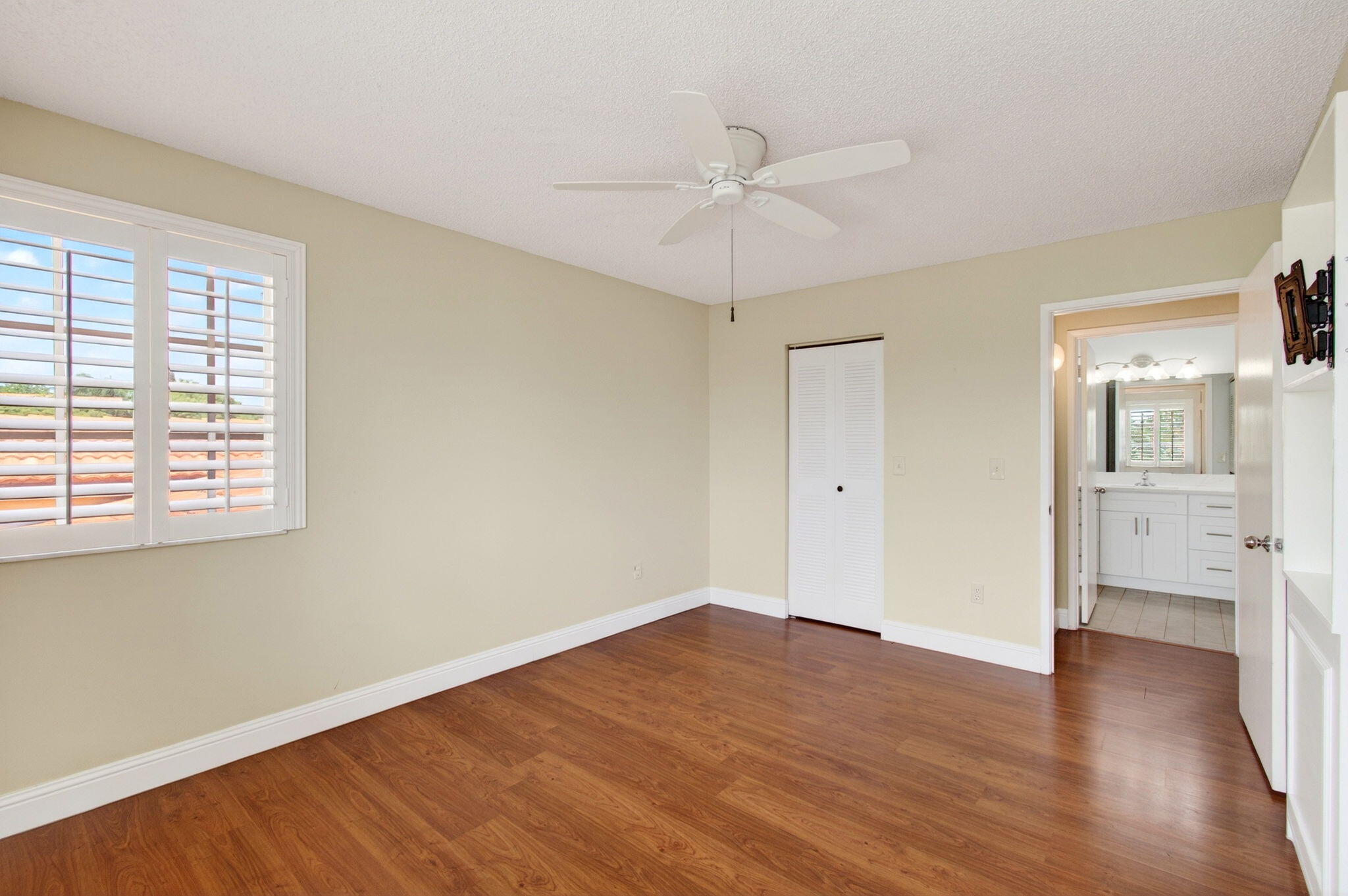 Yacht Club - Residential Lease