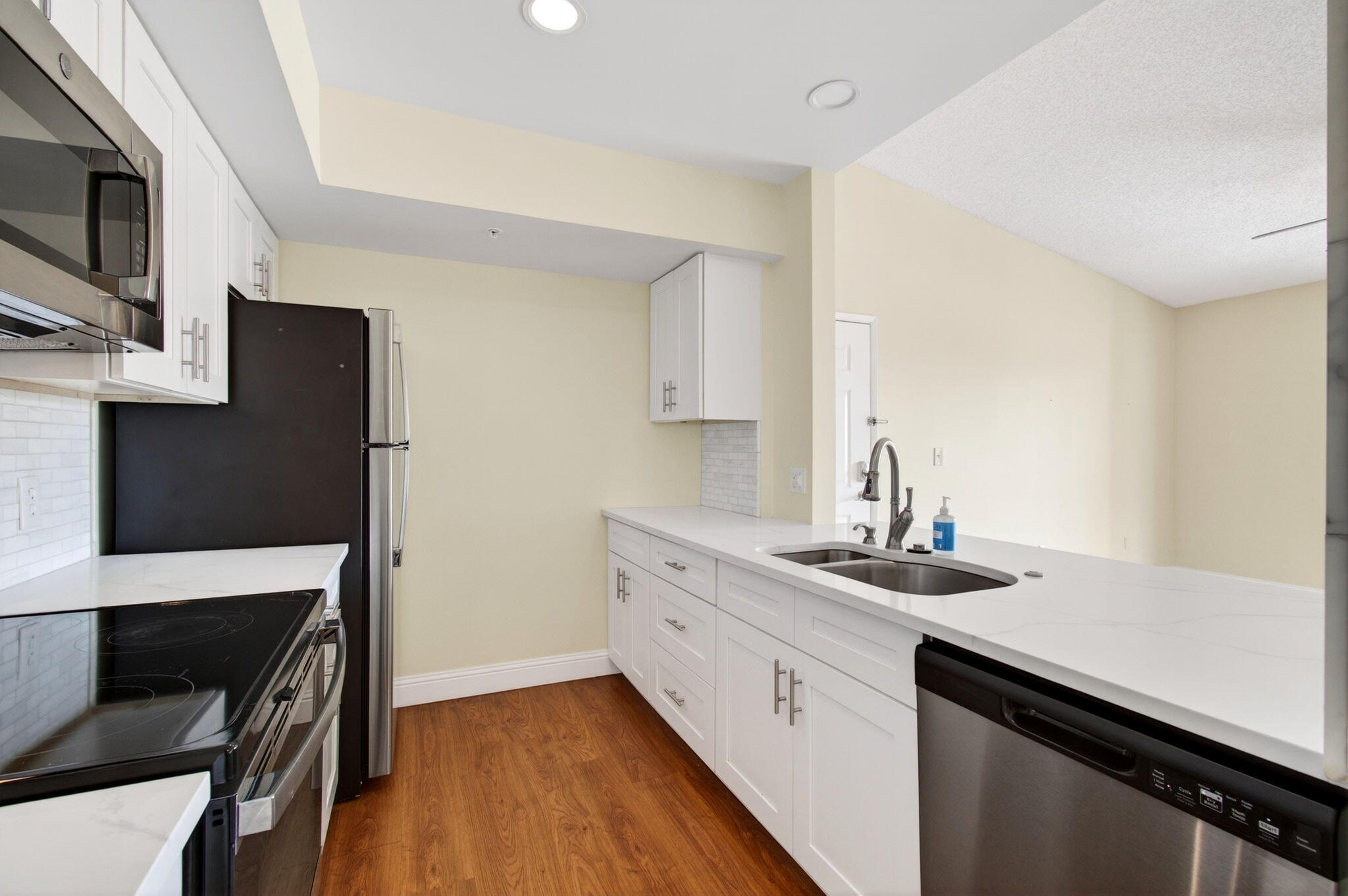 Yacht Club - Residential Lease