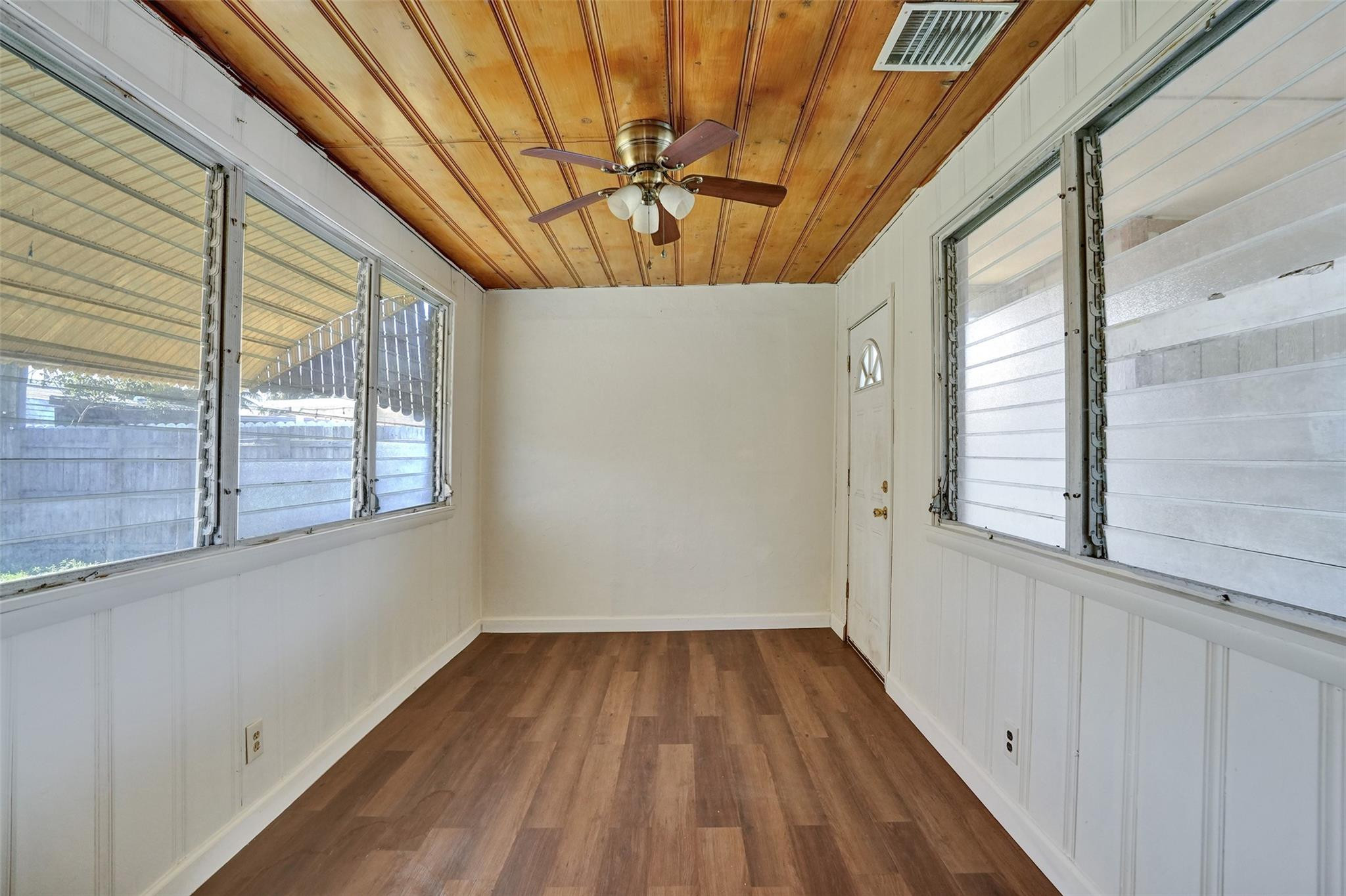 CRESTHAVEN NO 4 - Residential