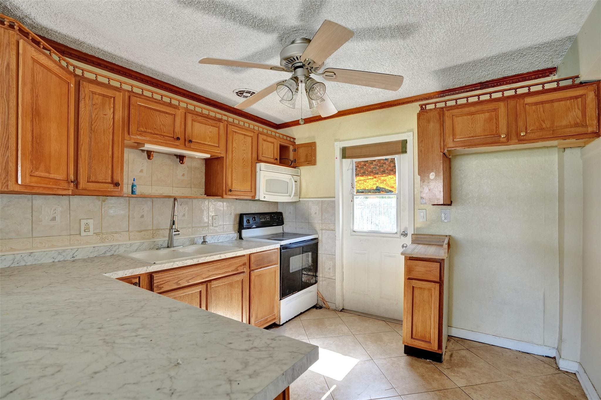 CRESTHAVEN NO 4 - Residential