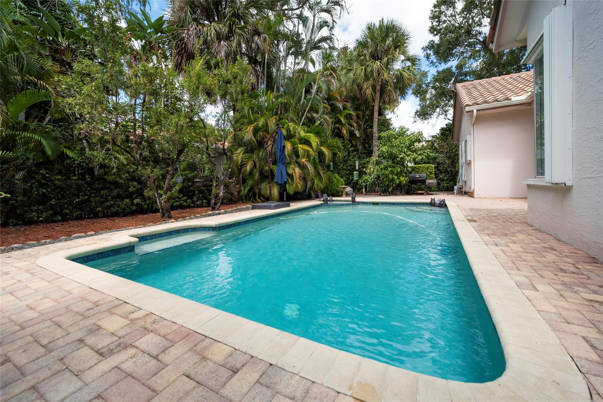 Woodside Vill Sec One 92- - Residential Lease